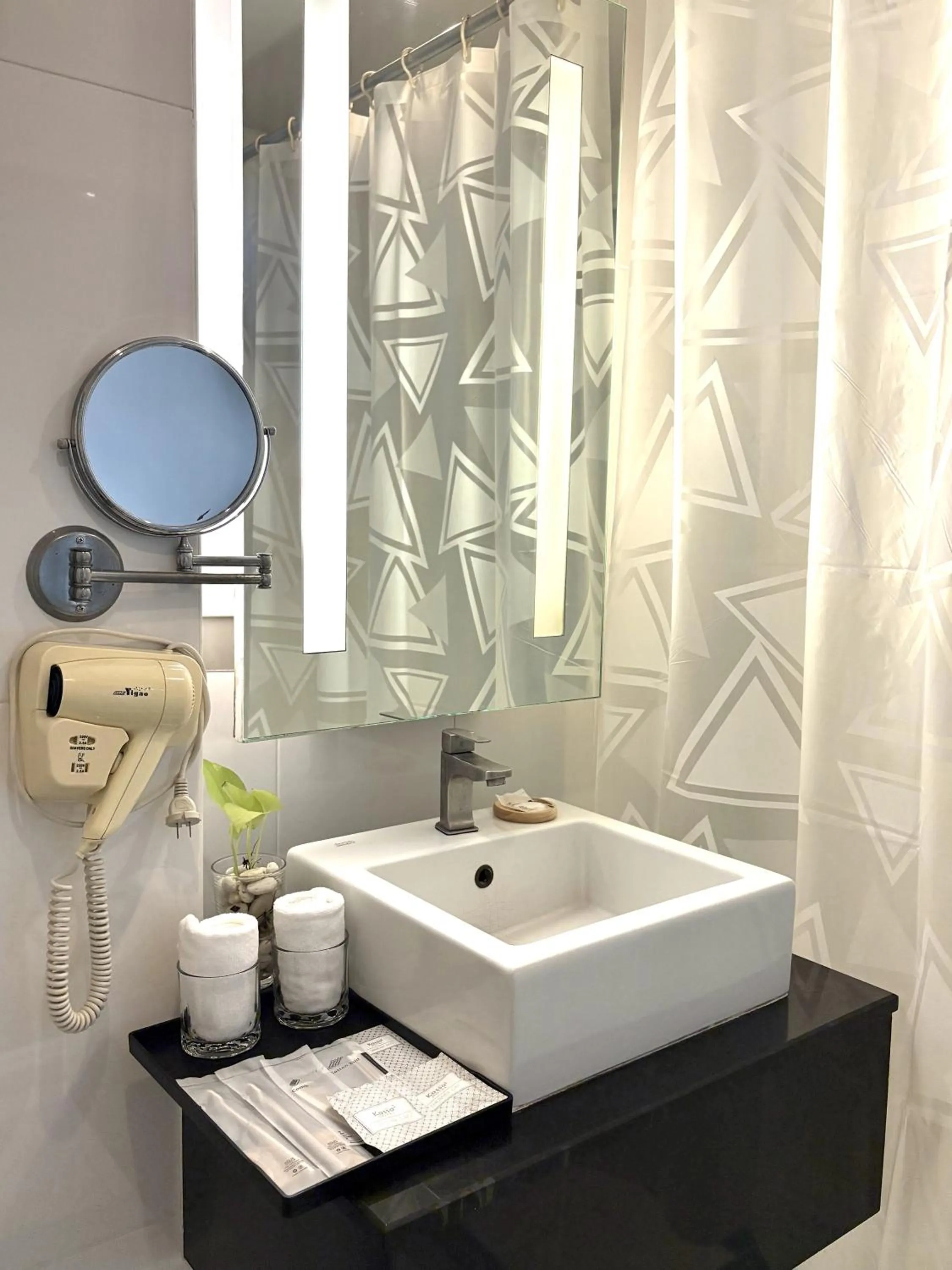 Bathroom in Klassique Sukhumvit Hotel