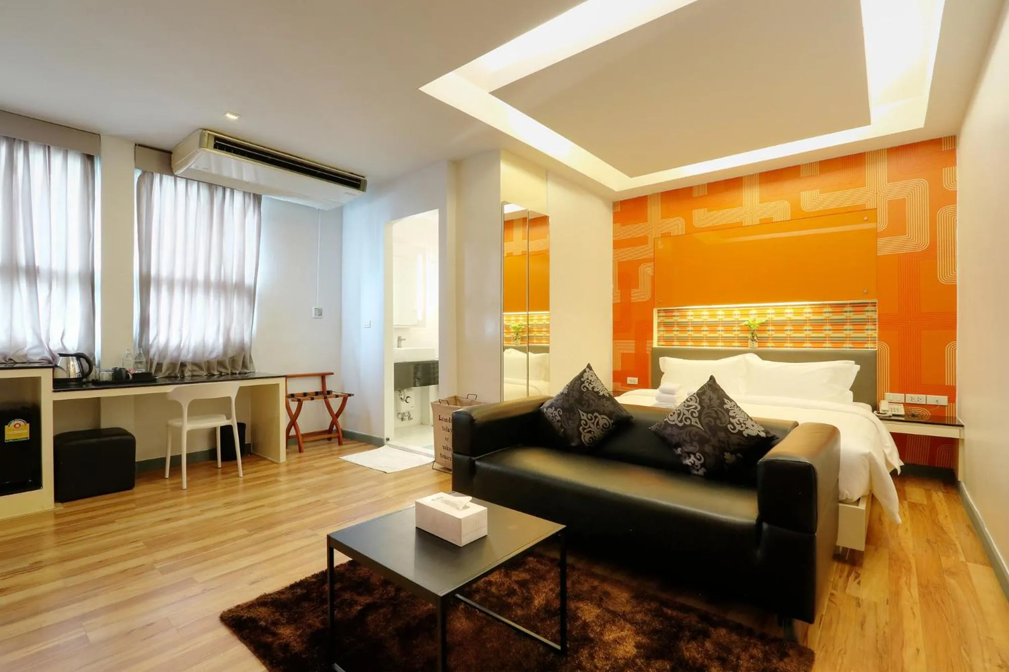 Photo of the whole room, Bed in Klassique Sukhumvit Hotel