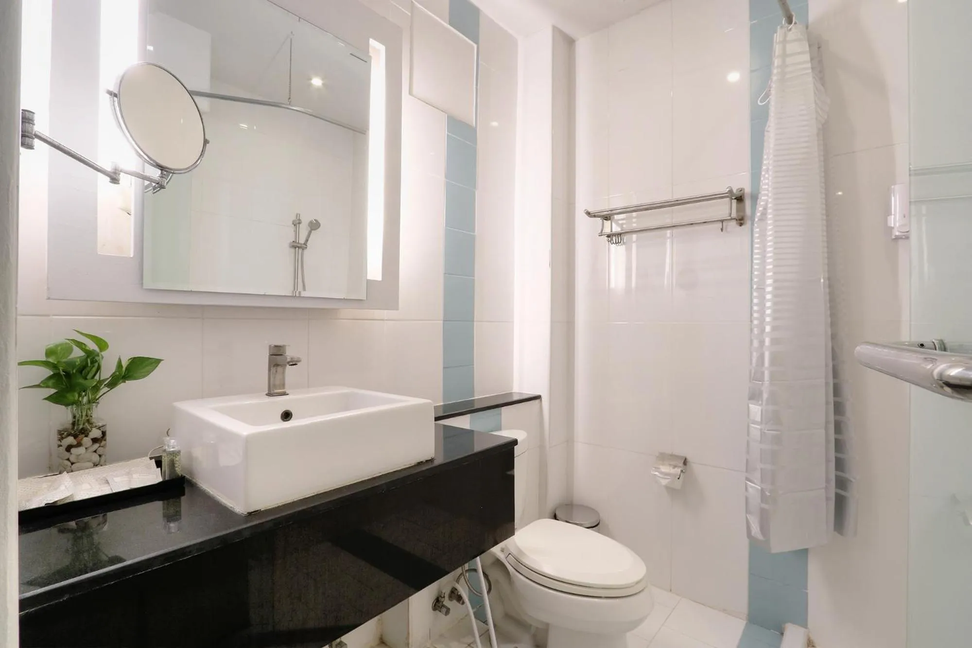 Bathroom in Klassique Sukhumvit Hotel