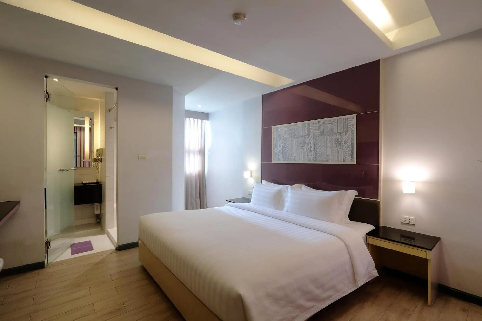 Bedroom, Bed in Klassique Sukhumvit Hotel