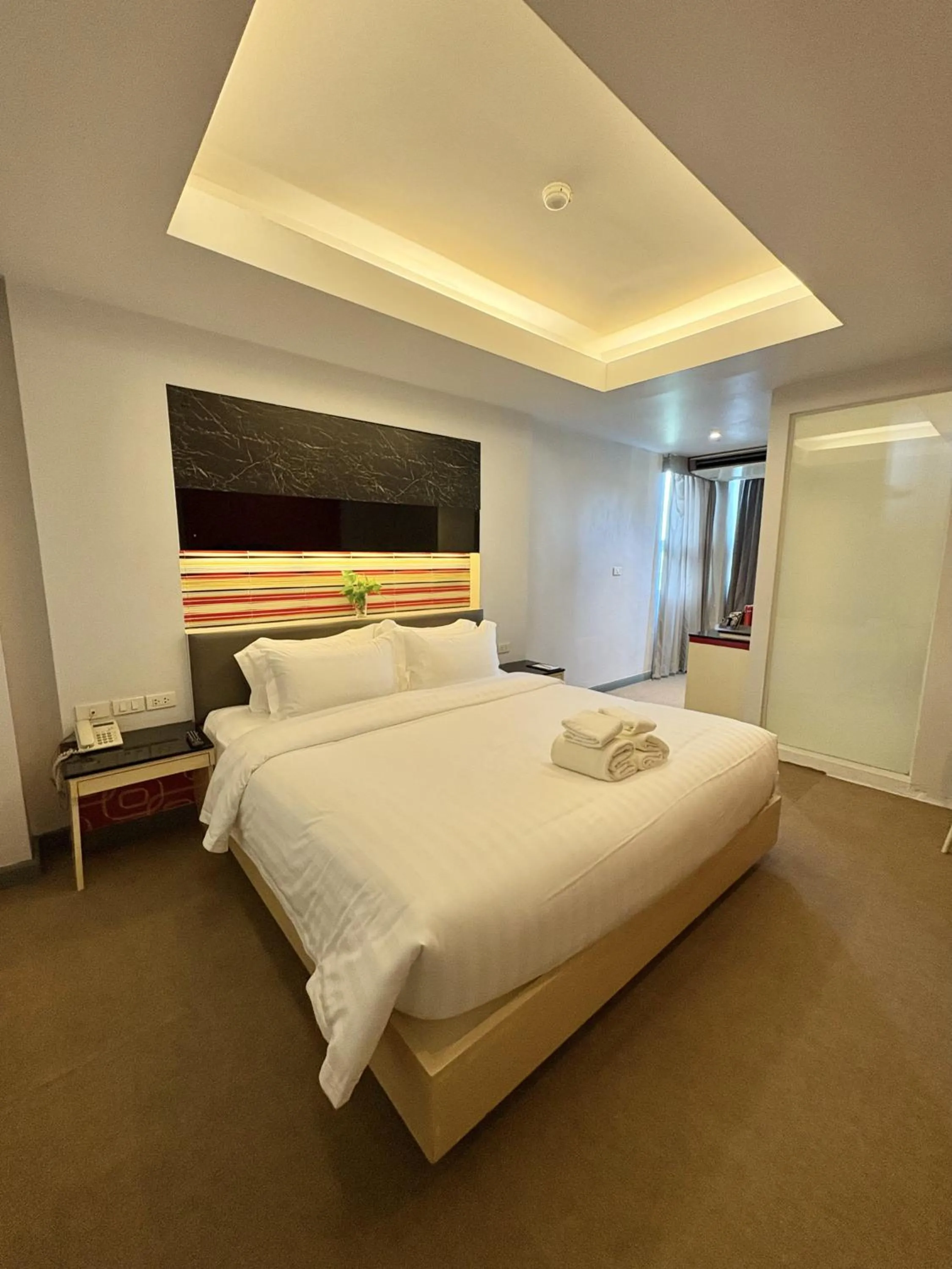 Bedroom, Bed in Klassique Sukhumvit Hotel