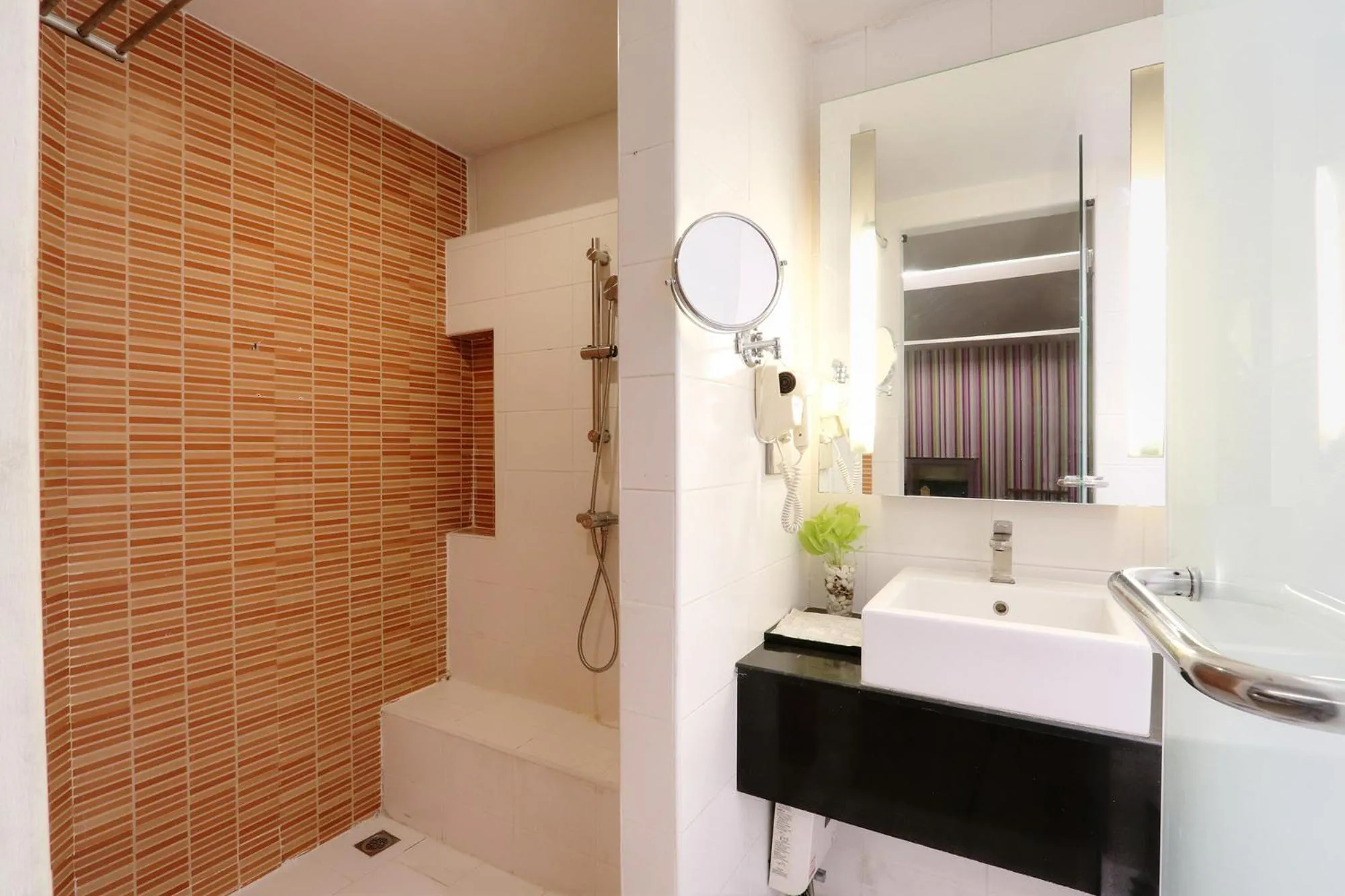 Bathroom in Klassique Sukhumvit Hotel