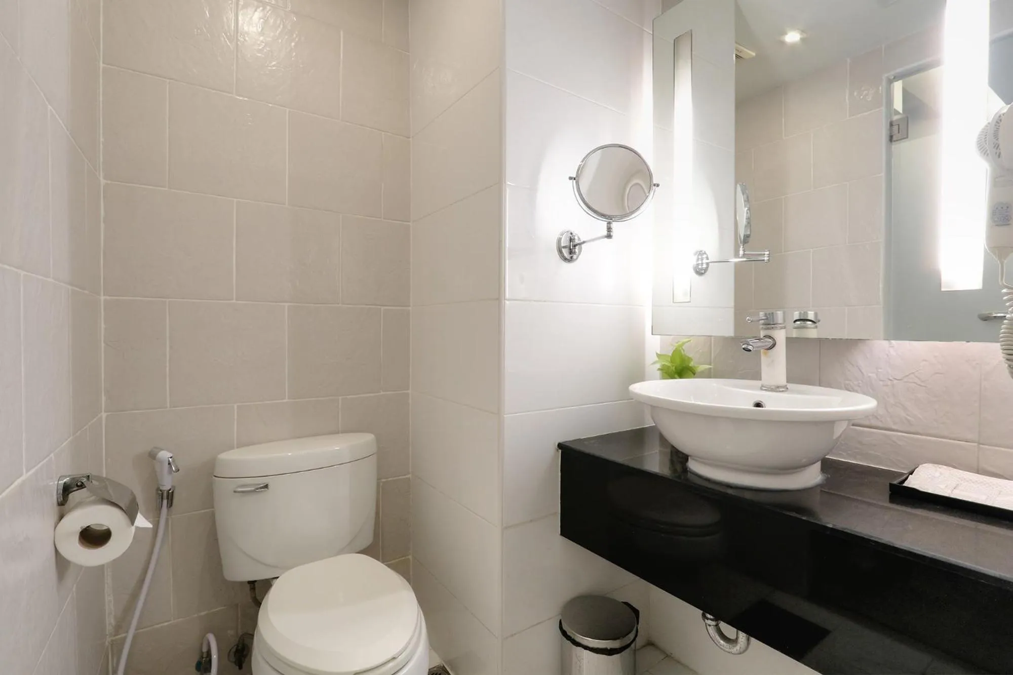 Bathroom in Klassique Sukhumvit Hotel