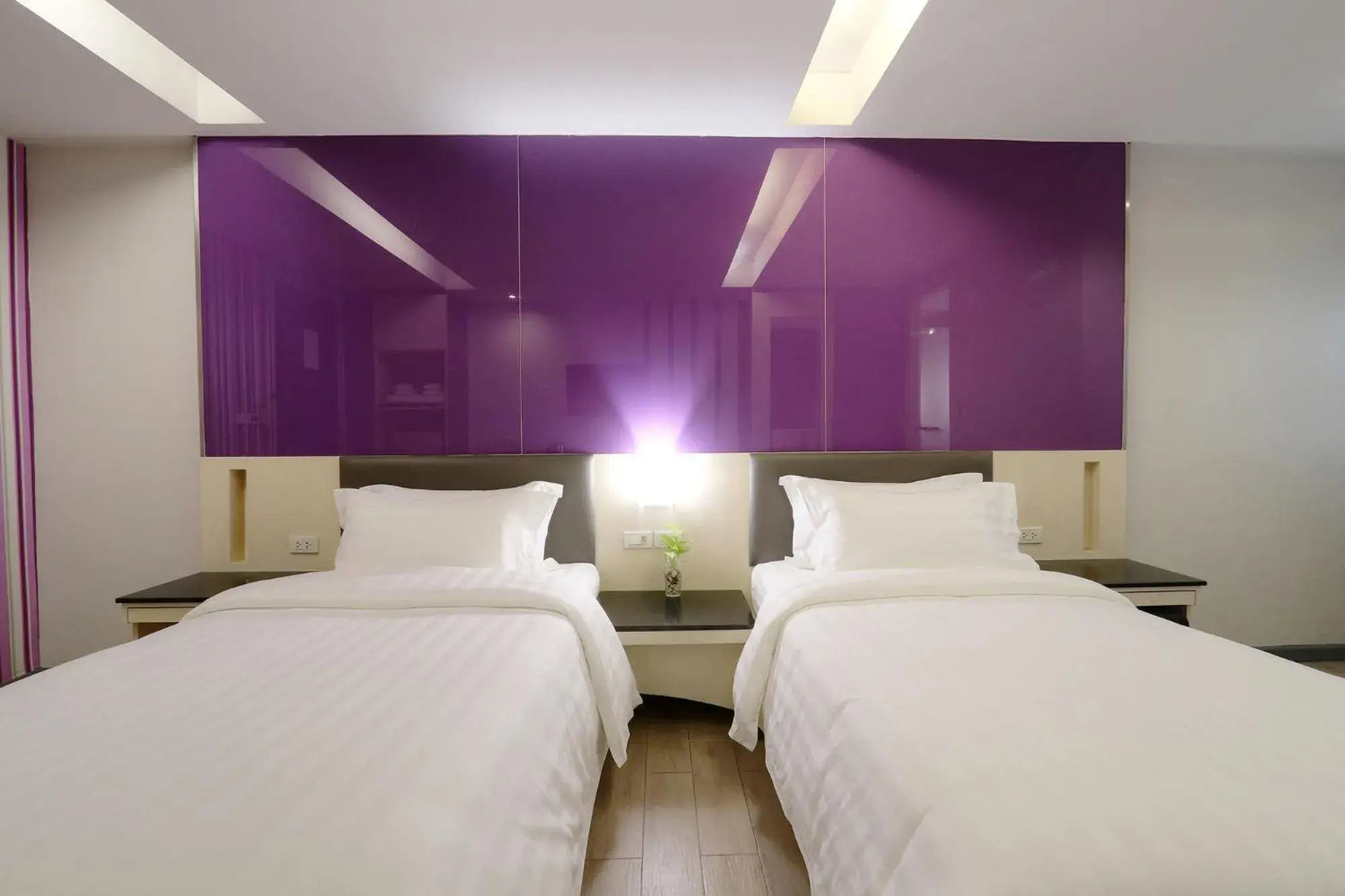 Deluxe Twin Room in Klassique Sukhumvit Hotel Deluxe Twin Room in Klassique Sukhumvit Hotel