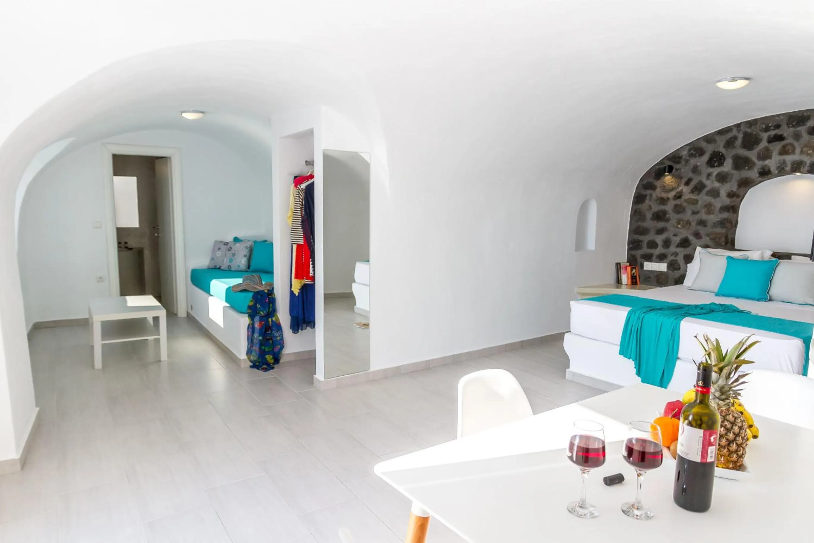 Photo of the whole room, Bed in Asma Suites