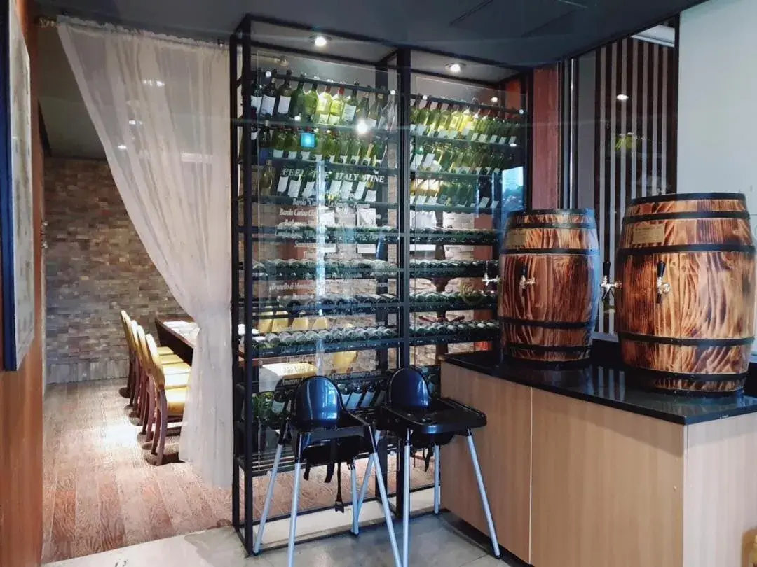 Restaurant/places to eat in New Donghae Tourist Hotel Restaurant/places to eat in New Donghae Tourist Hotel