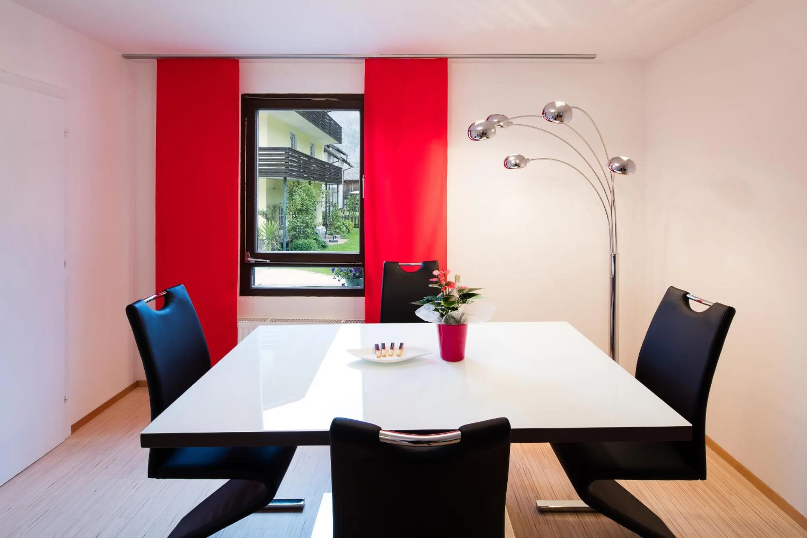 Dining area in W & S Executive Apartments - Hallstatt I
