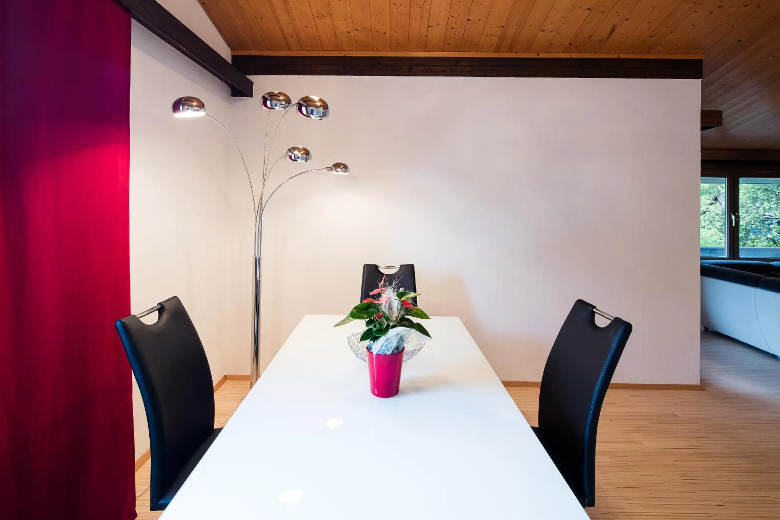 Dining area in W & S Executive Apartments - Hallstatt I