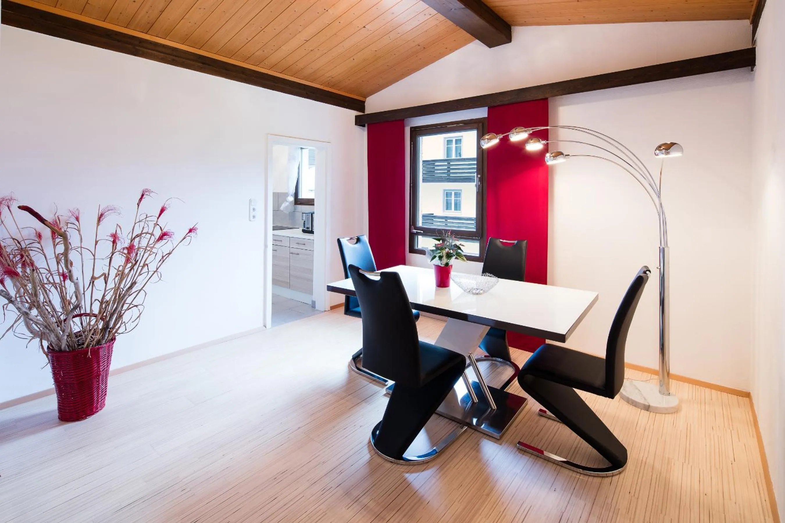 Dining area in W & S Executive Apartments - Hallstatt I
