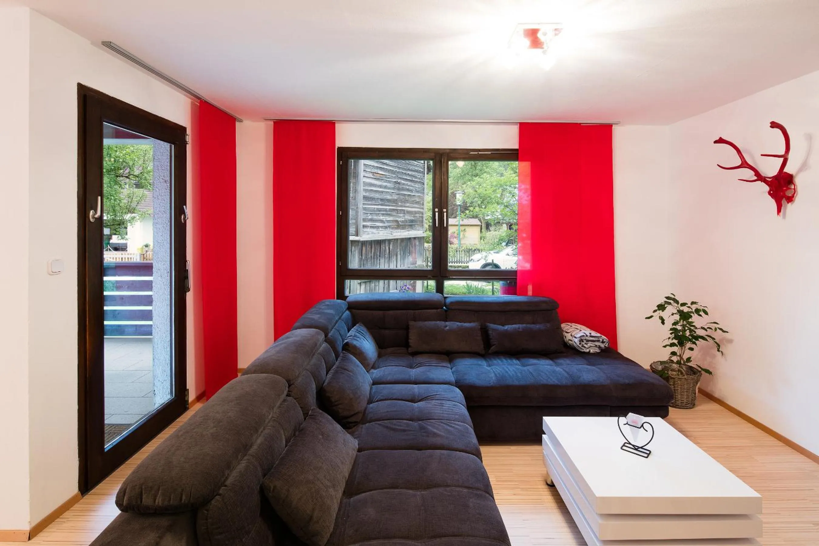 Day in W & S Executive Apartments - Hallstatt I