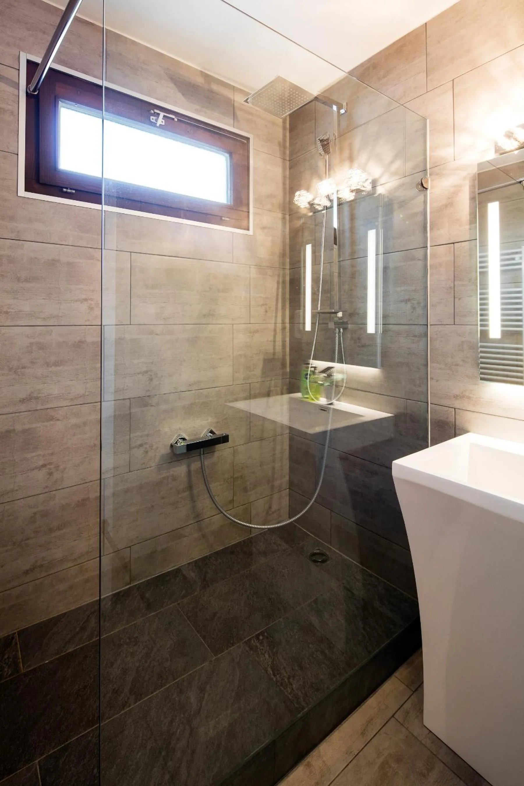 Shower in W & S Executive Apartments - Hallstatt I