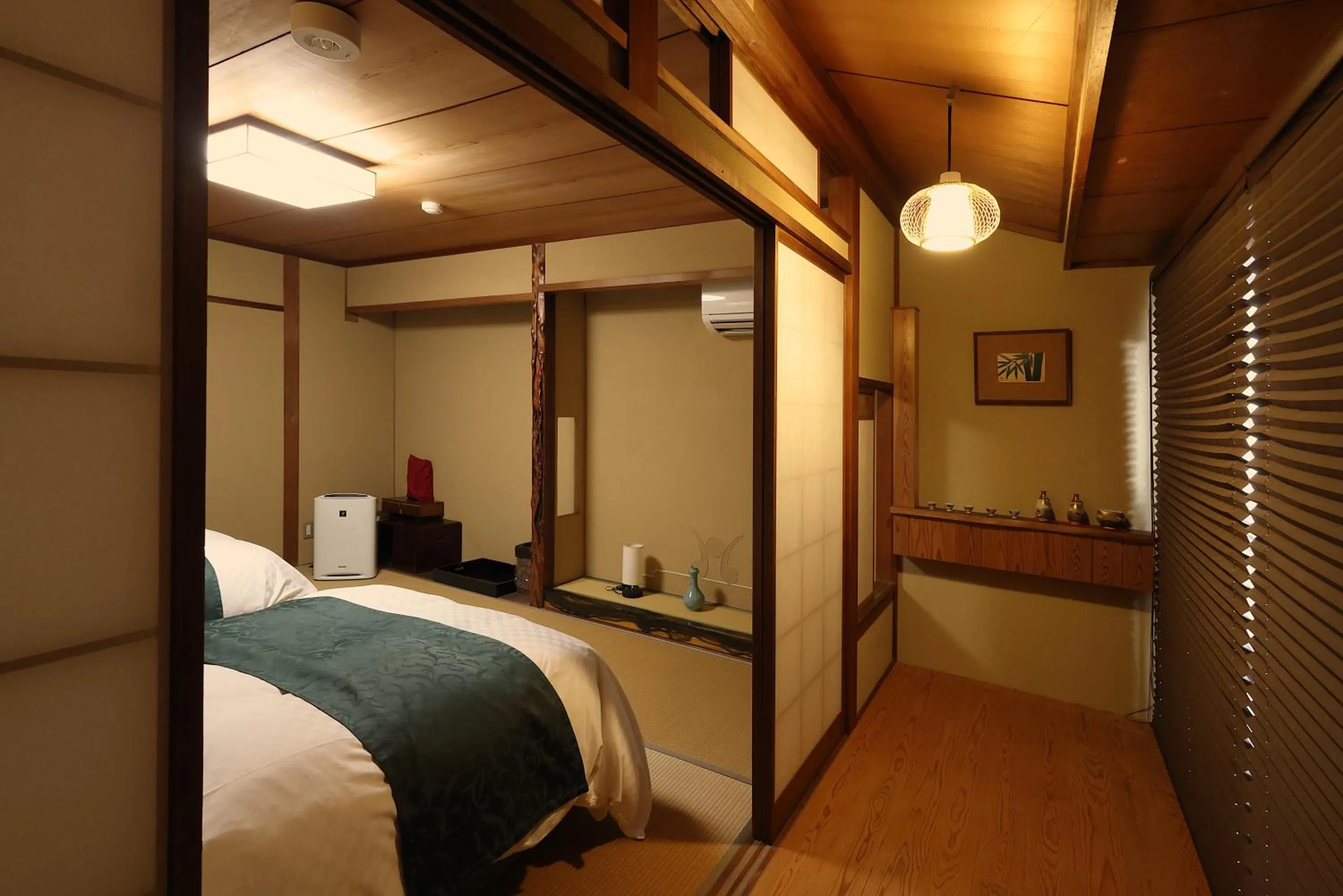 Bed in Kyoto Kiyomizu Machiya NAGOMI