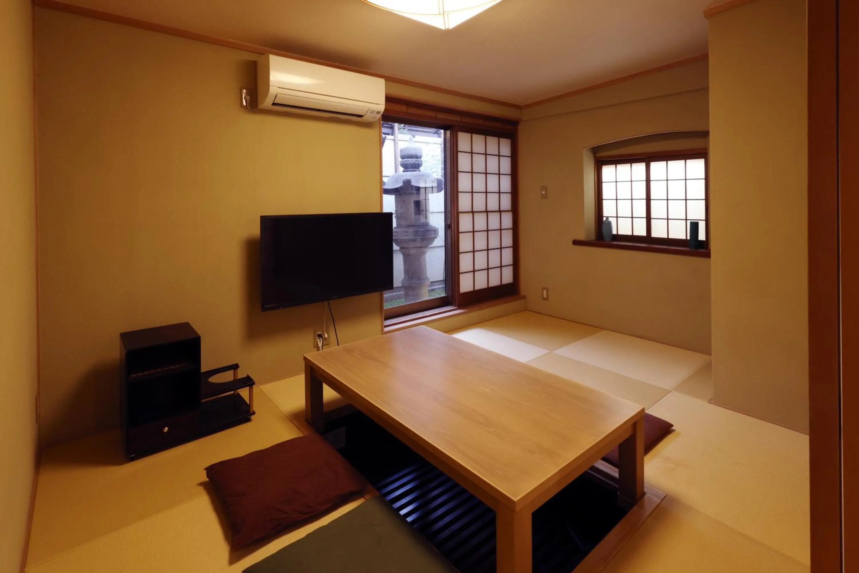 Dining area in Kyoto Kiyomizu Machiya NAGOMI