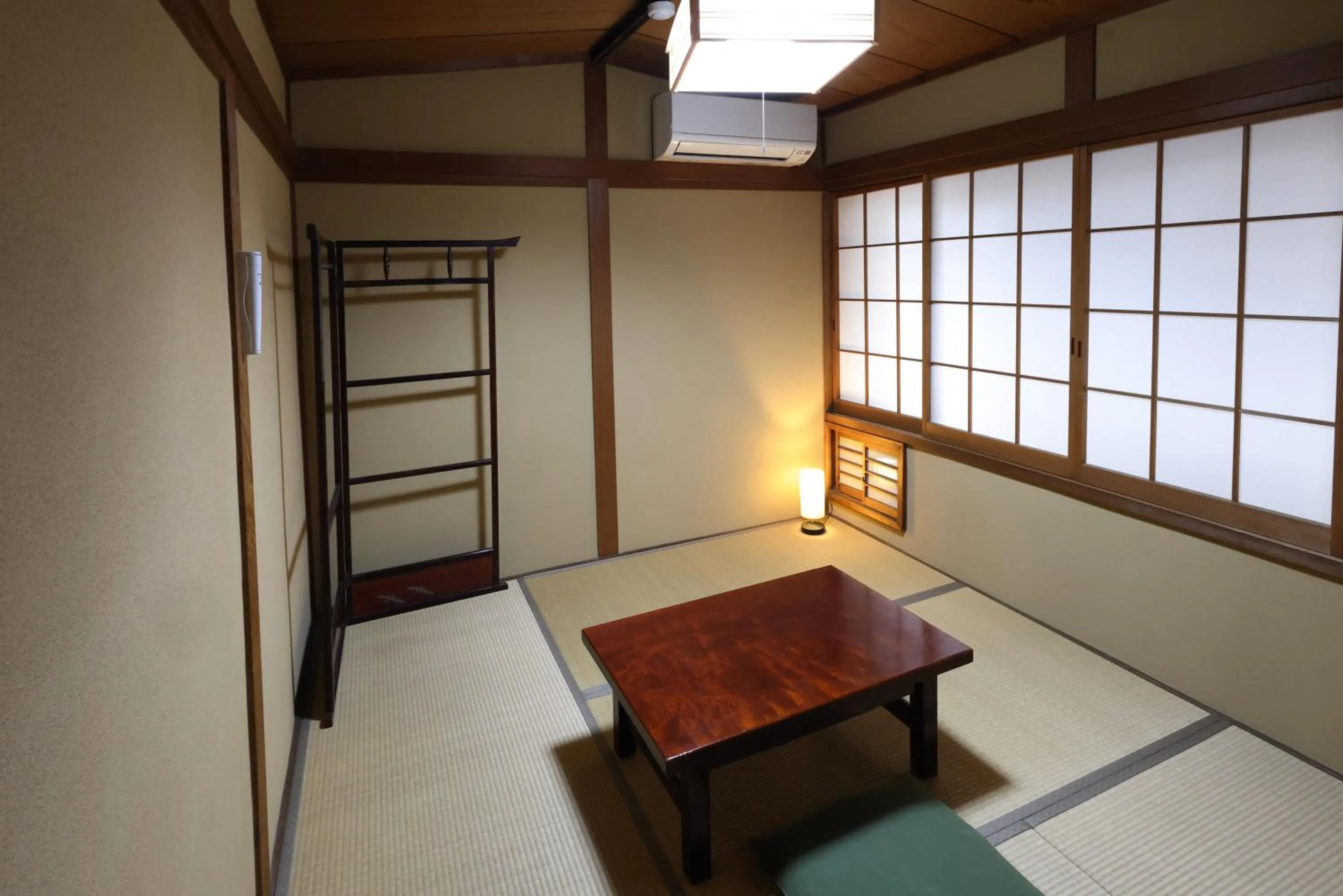Bedroom, Bed in Kyoto Kiyomizu Machiya NAGOMI