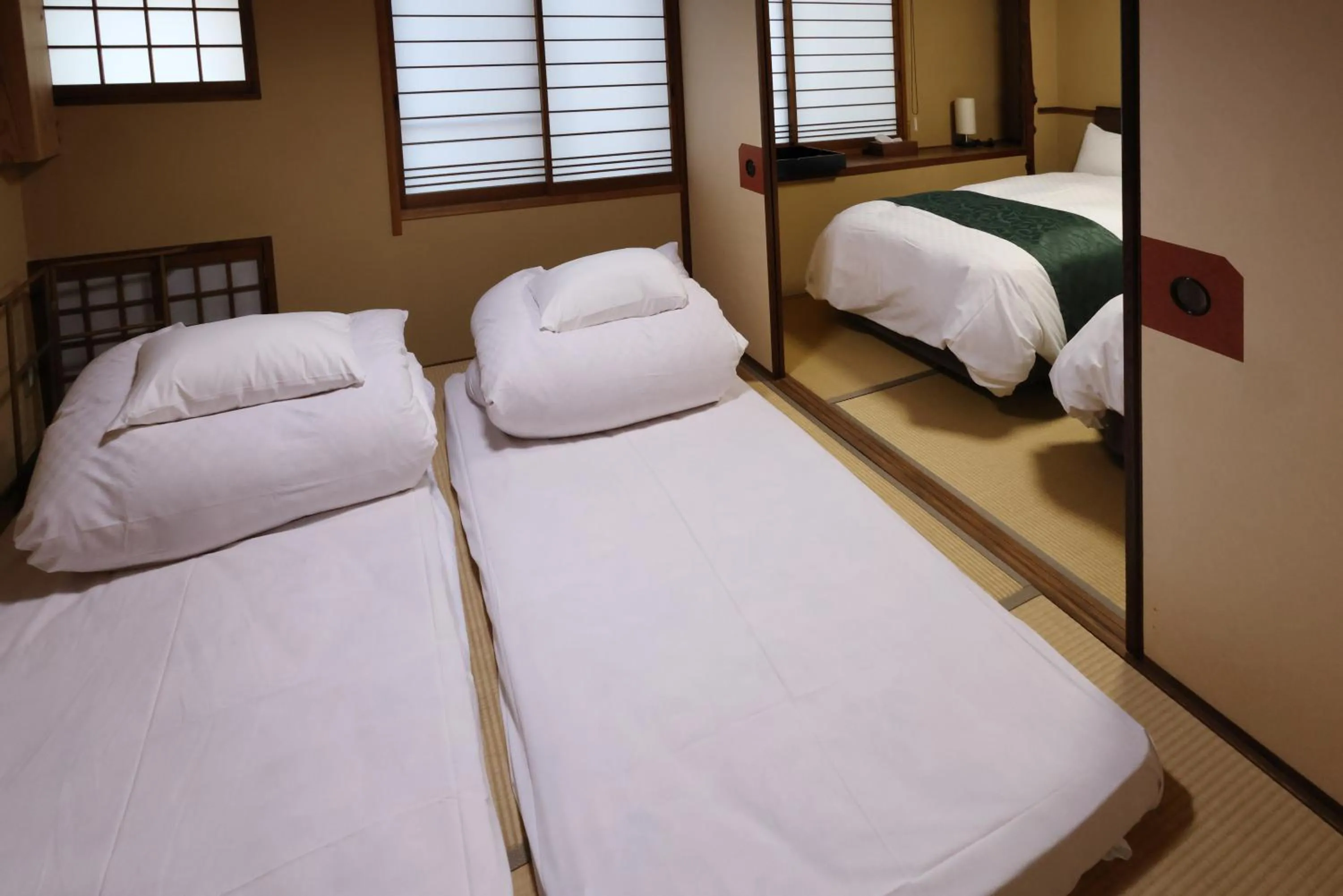 Bed in Kyoto Kiyomizu Machiya NAGOMI