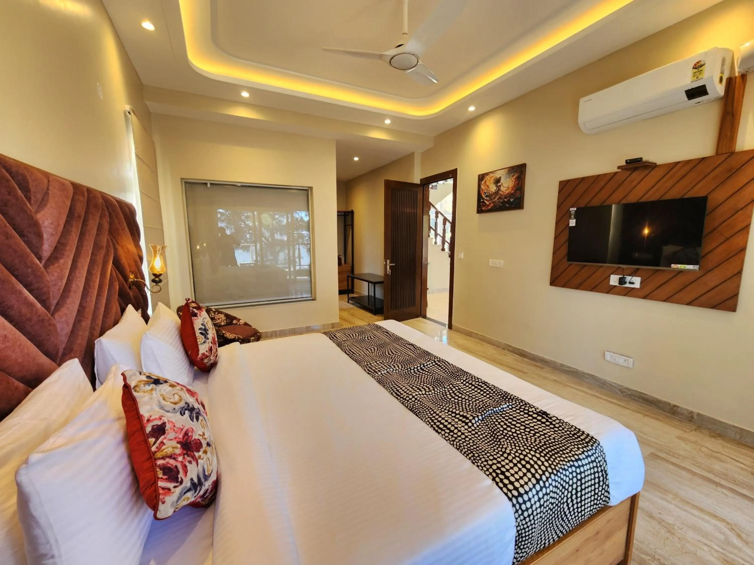 Bedroom, Bed in The Hamilton Kasauli