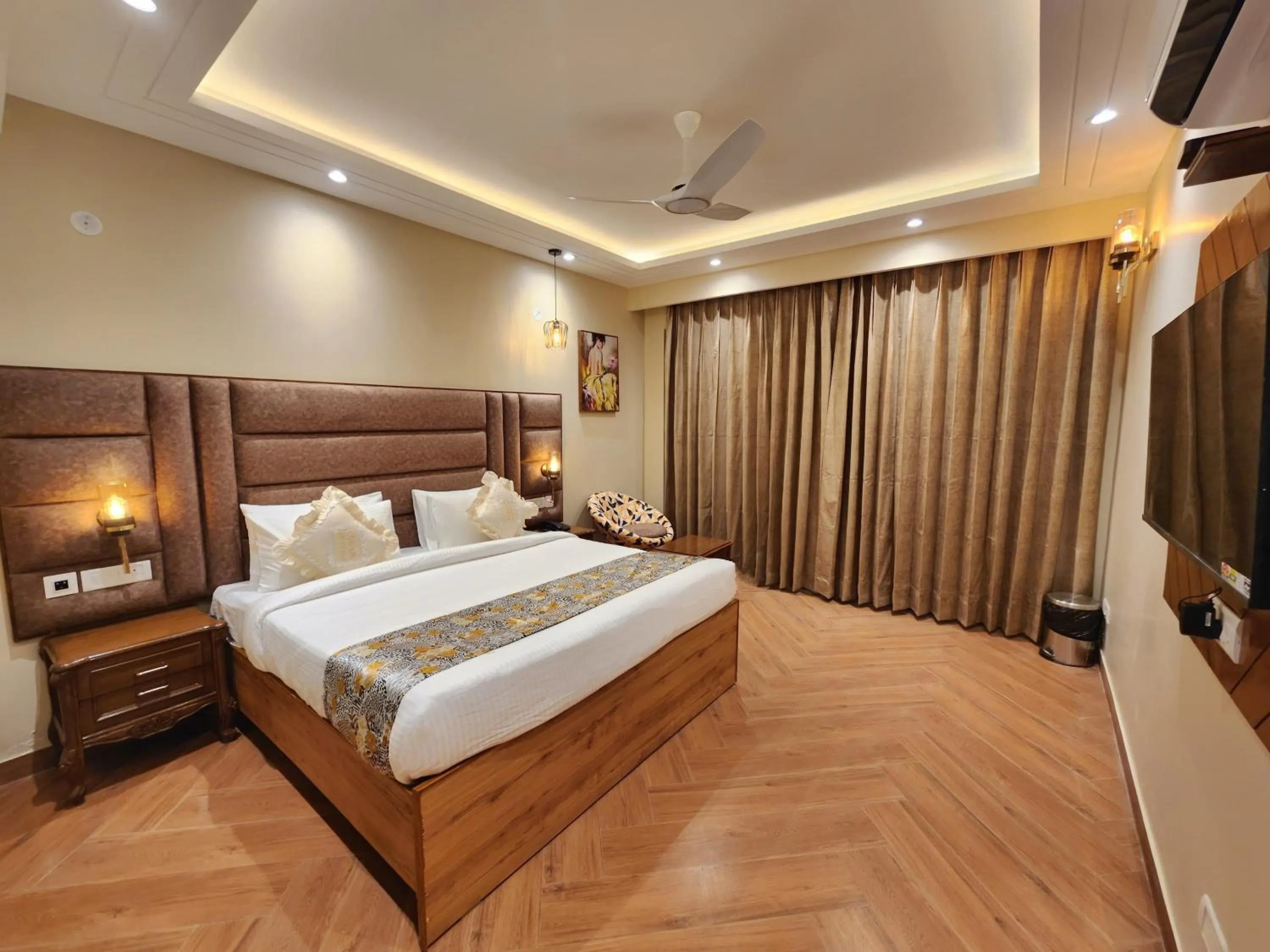 Bedroom, Bed in The Hamilton Kasauli