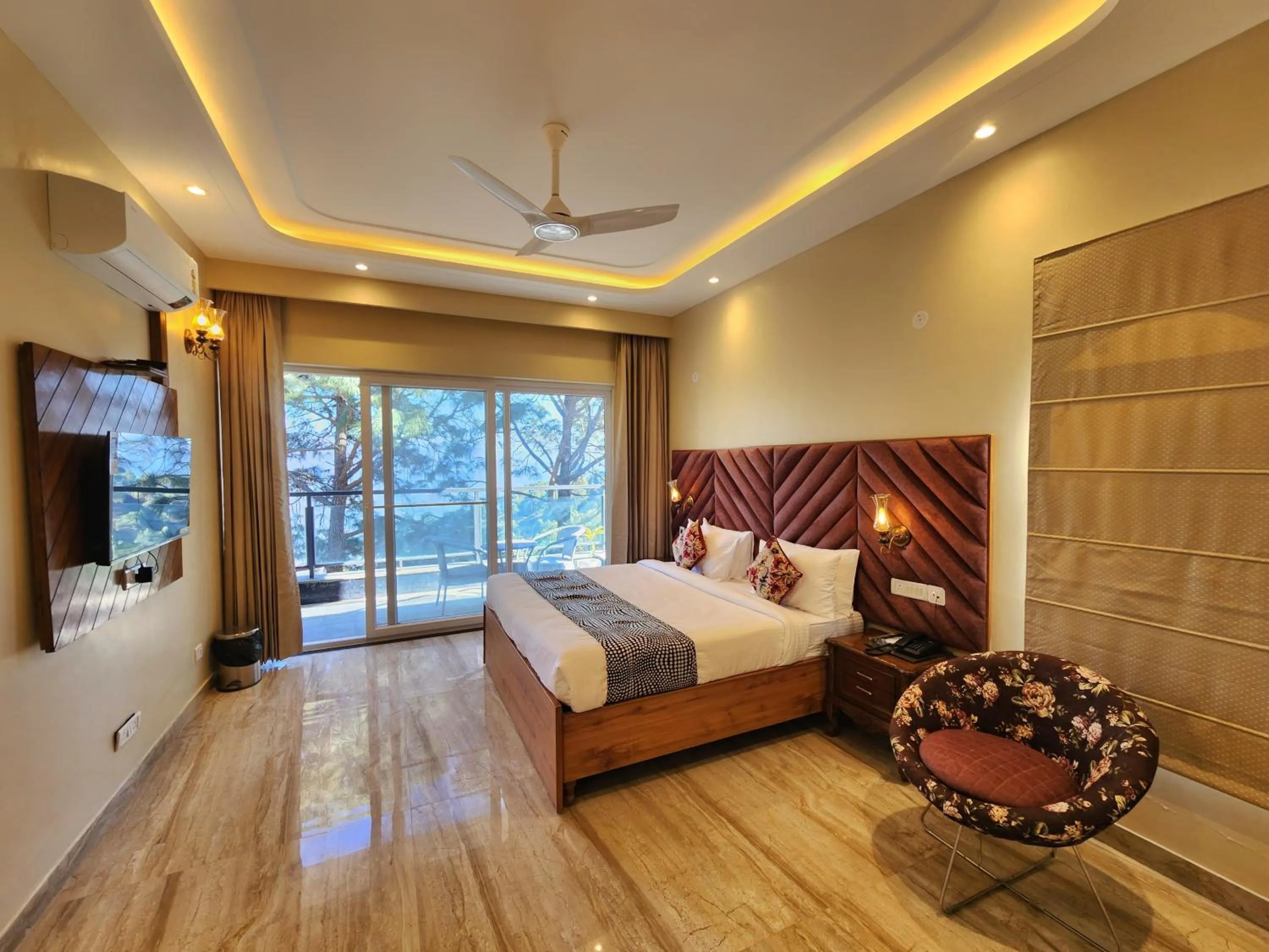Bedroom, Bed in The Hamilton Kasauli