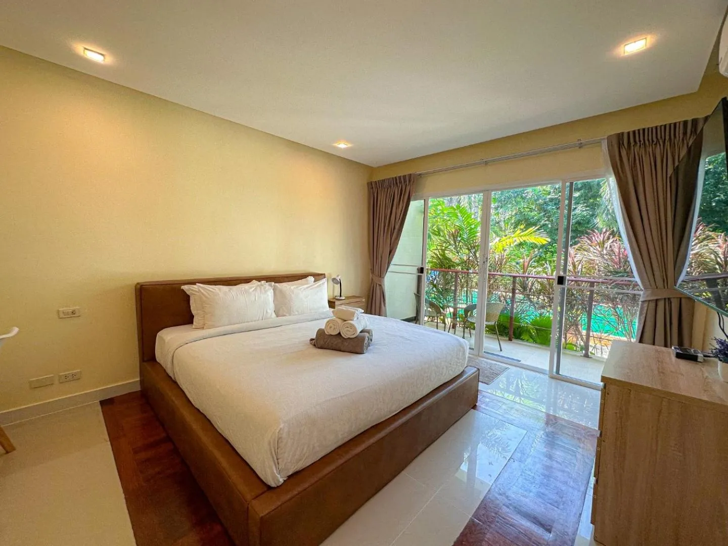Floor plan, Bed in Oasis 1 Bedroom Apartment In Rawai