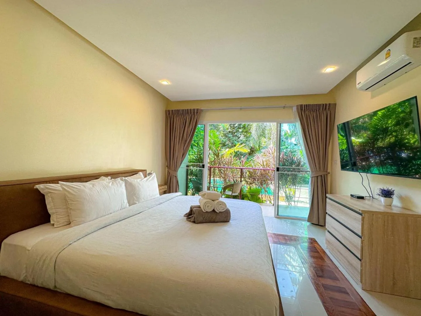 Floor plan, Bed in Oasis 1 Bedroom Apartment In Rawai