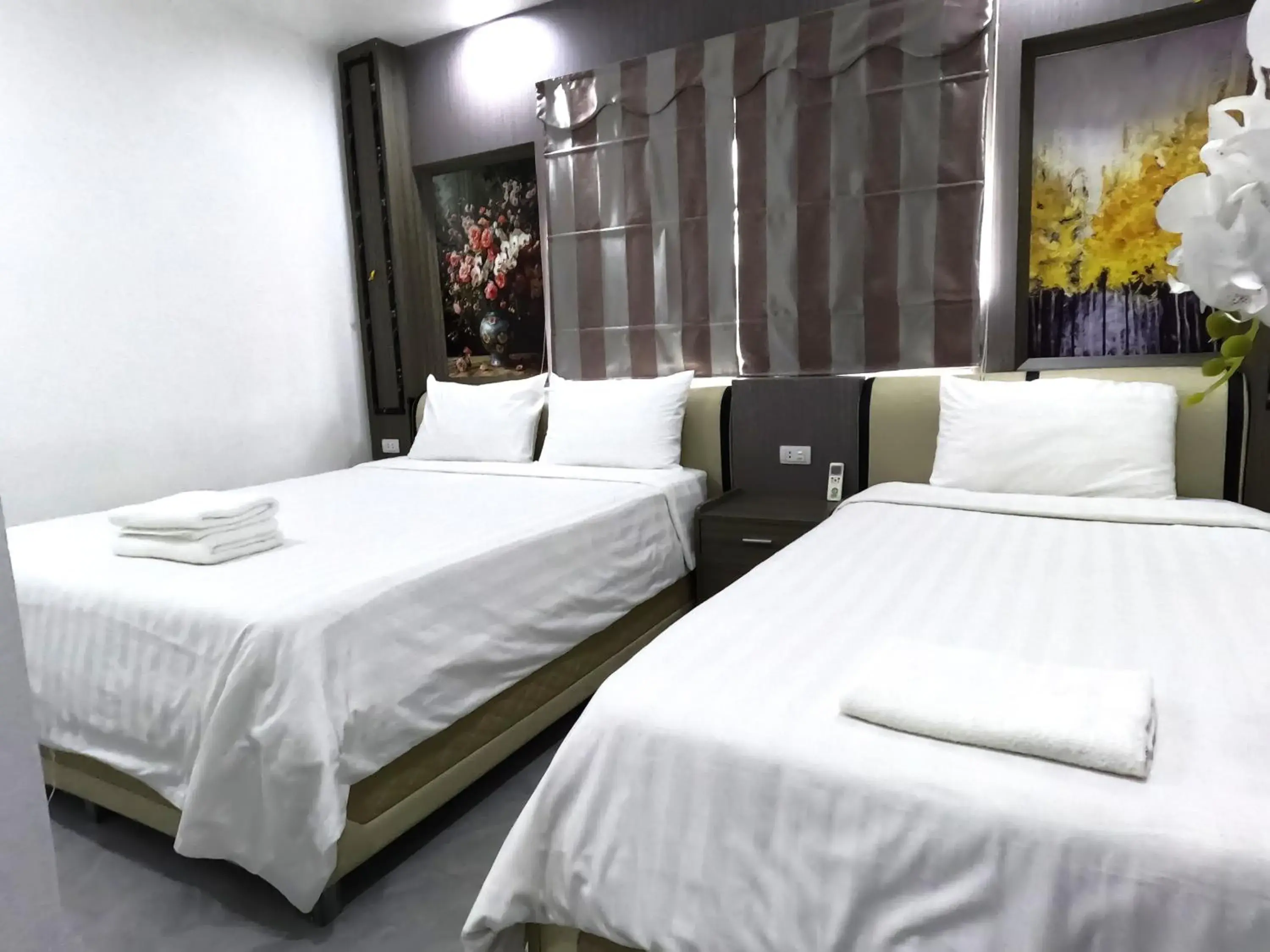 Deluxe Twin Room in Vang Vieng Rivercube Hotel Deluxe Twin Room in Vang Vieng Rivercube Hotel