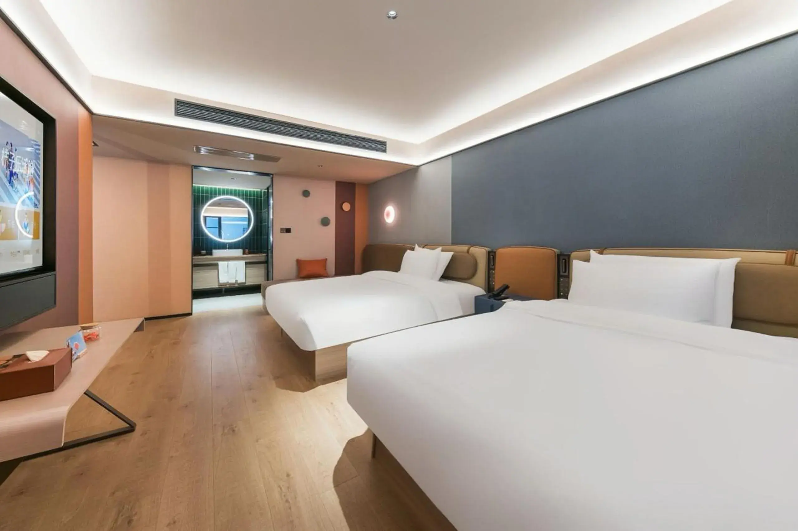 King Suite with Balcony in Orange Hotel Guilin Yangshuo West Street Branch King Suite with Balcony in Orange Hotel Guilin Yangshuo West Street Branch