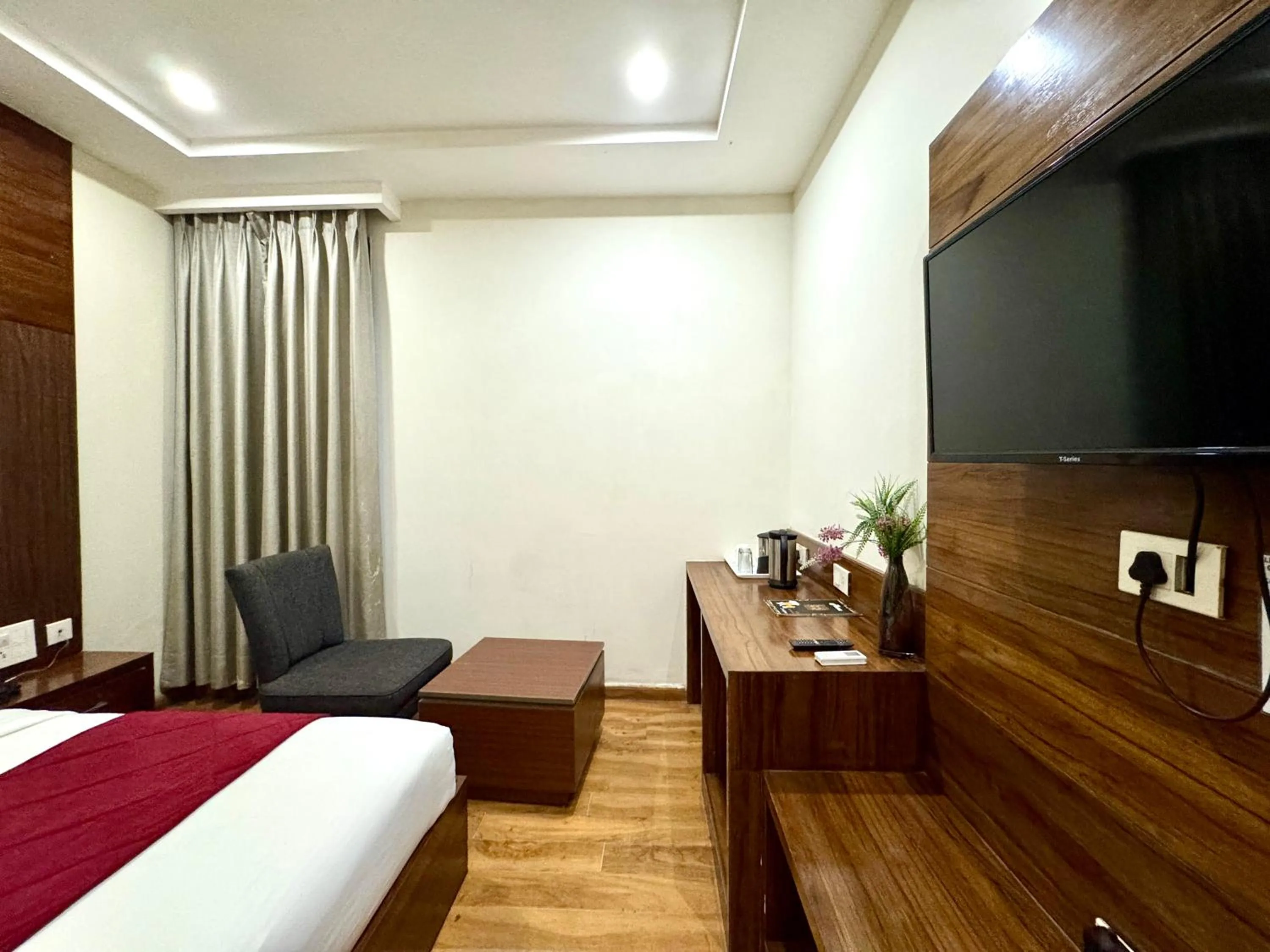 Bedroom, Bed in Hotel Bahl Regency