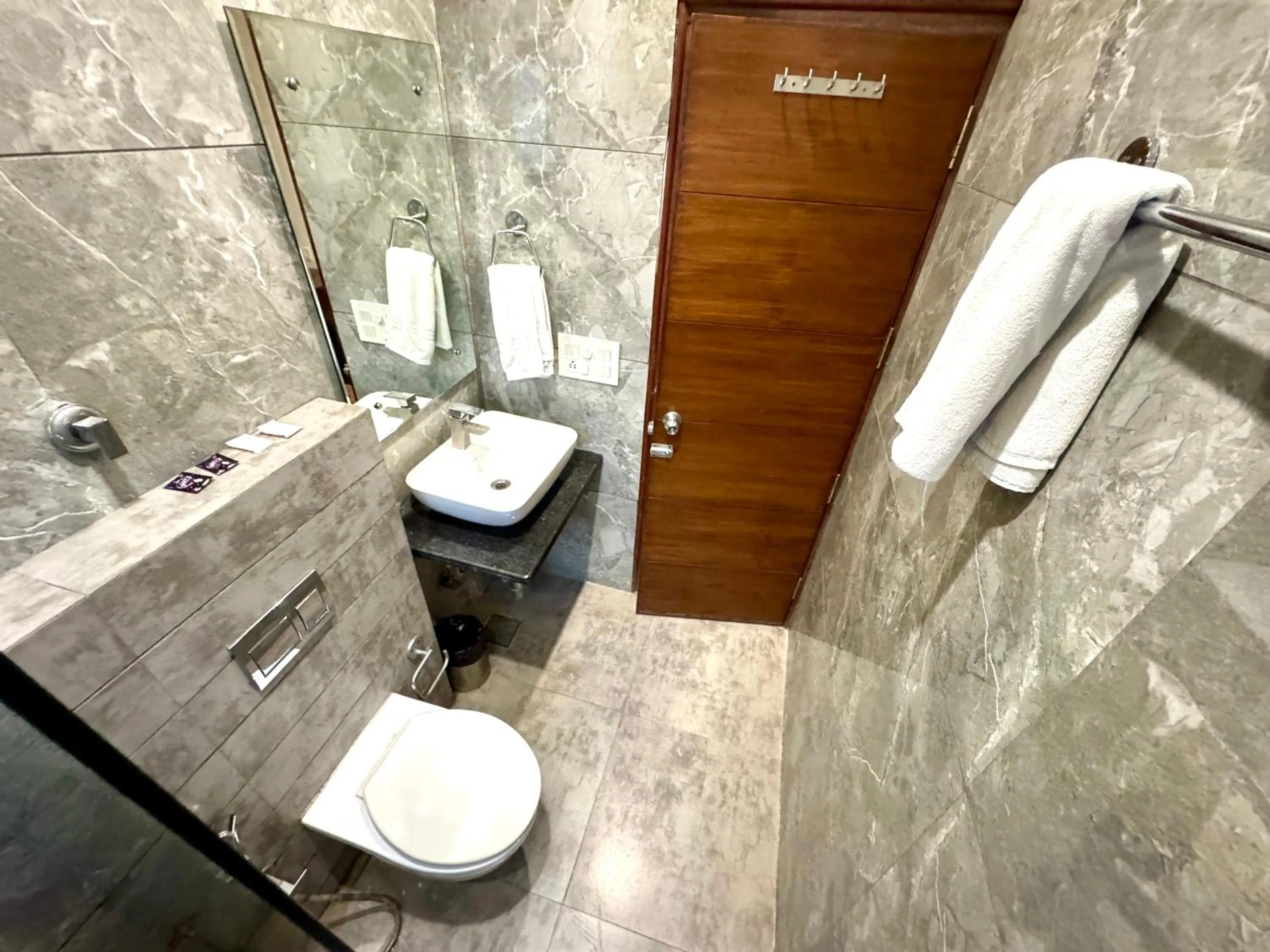 Toilet in Hotel Bahl Regency