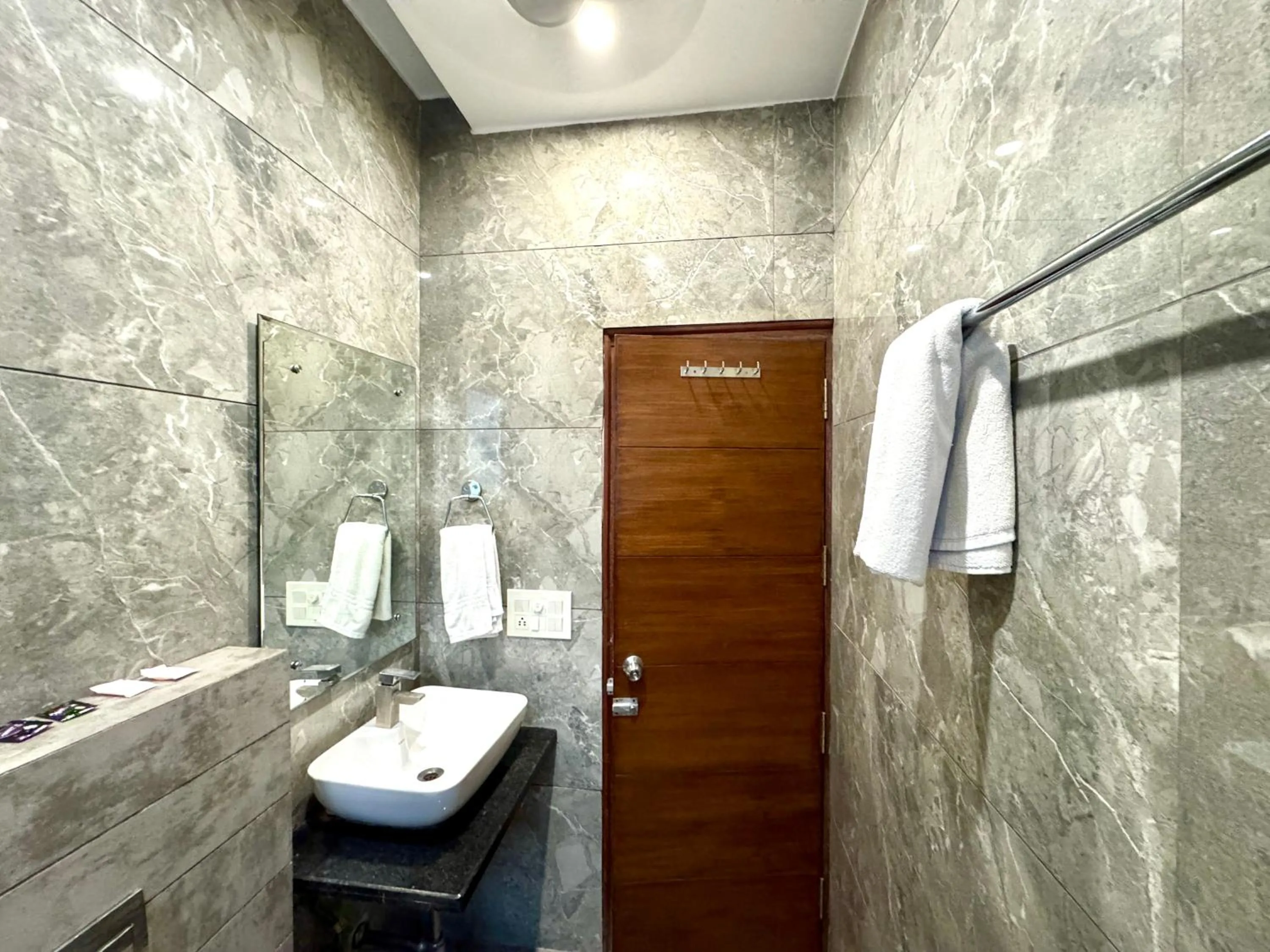 Toilet in Hotel Bahl Regency