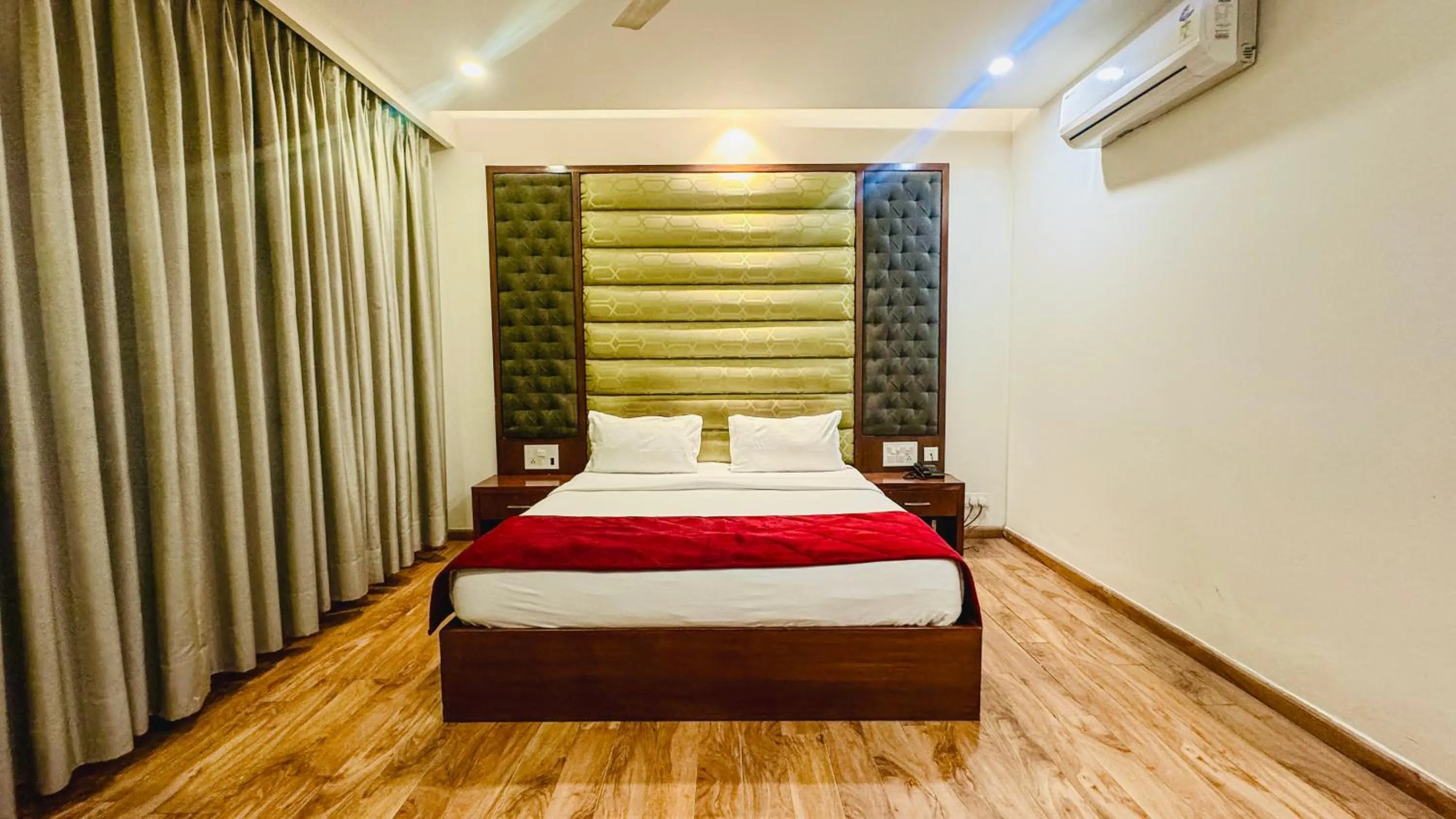 Bedroom, Bed in Hotel Bahl Regency