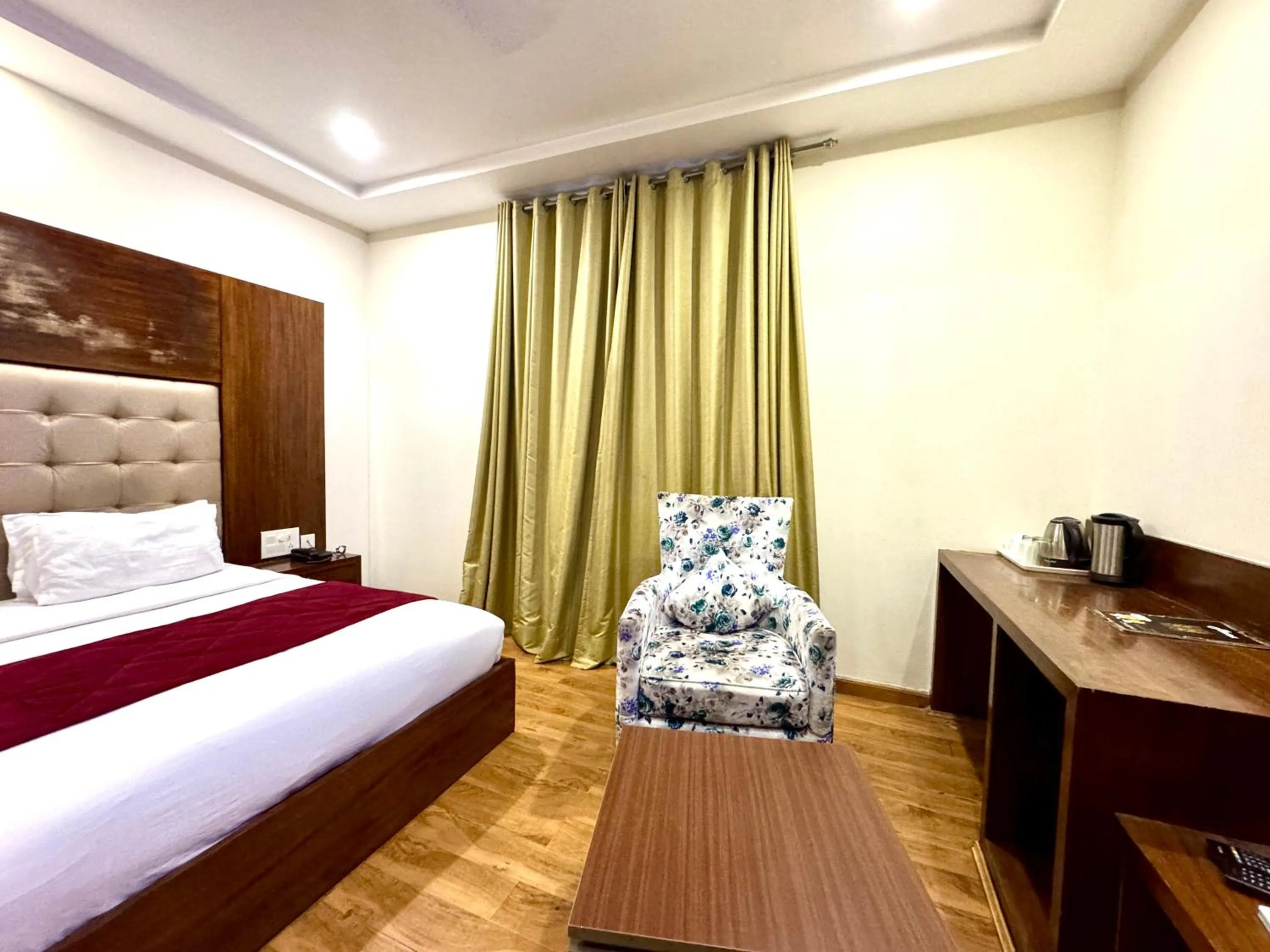 Bedroom, Bed in Hotel Bahl Regency