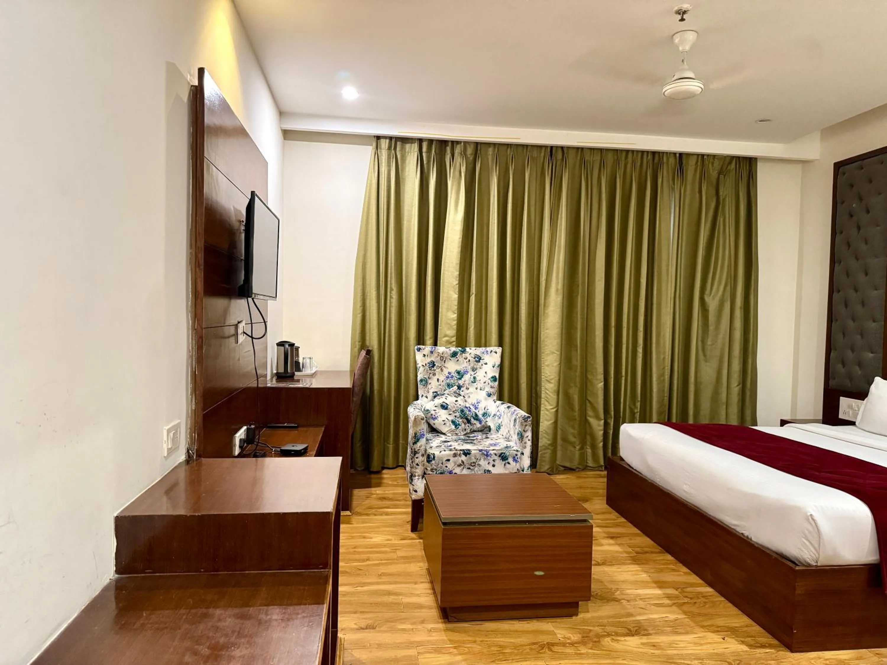 Bed in Hotel Bahl Regency