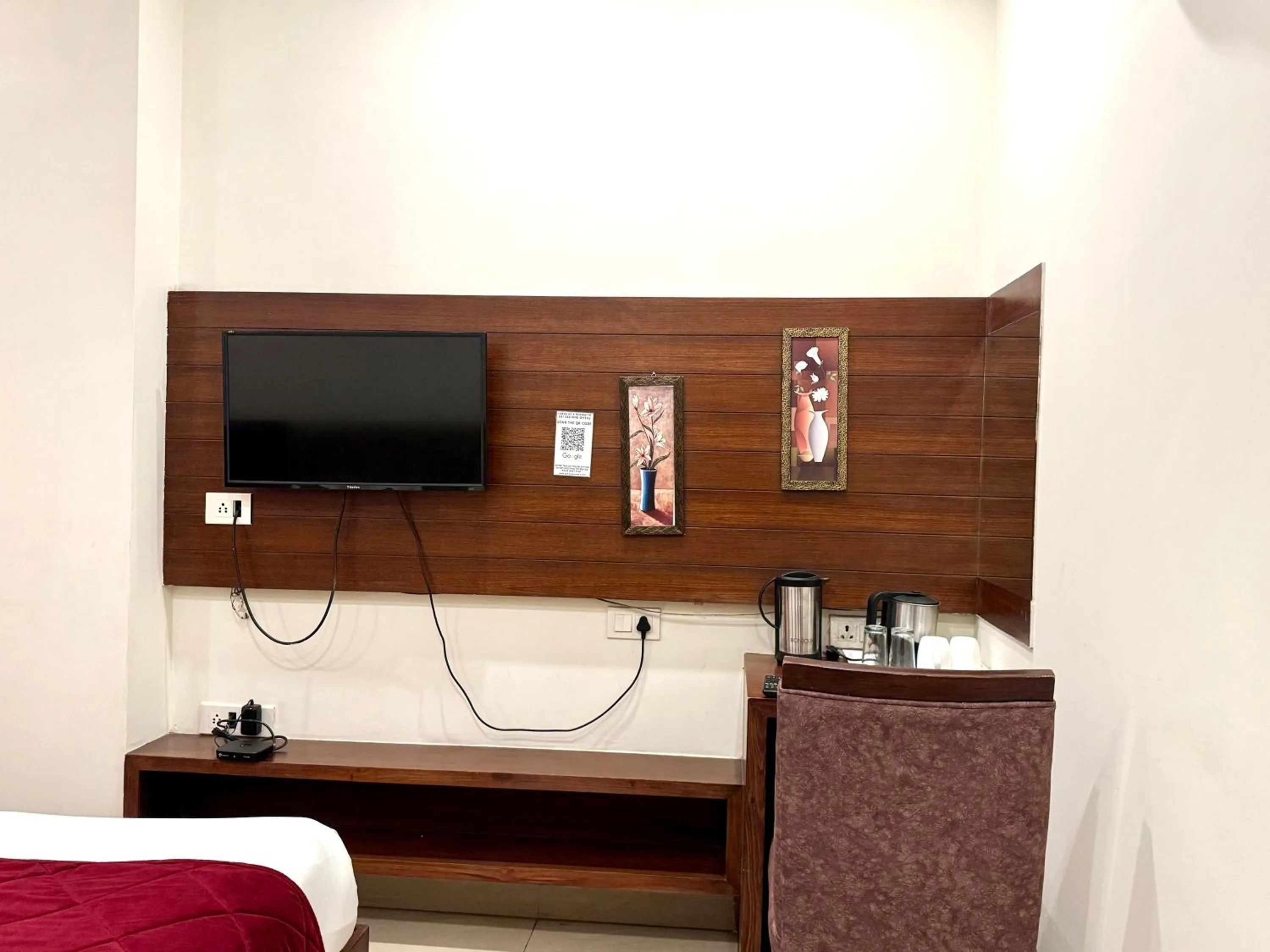 TV and multimedia in Hotel Bahl Regency