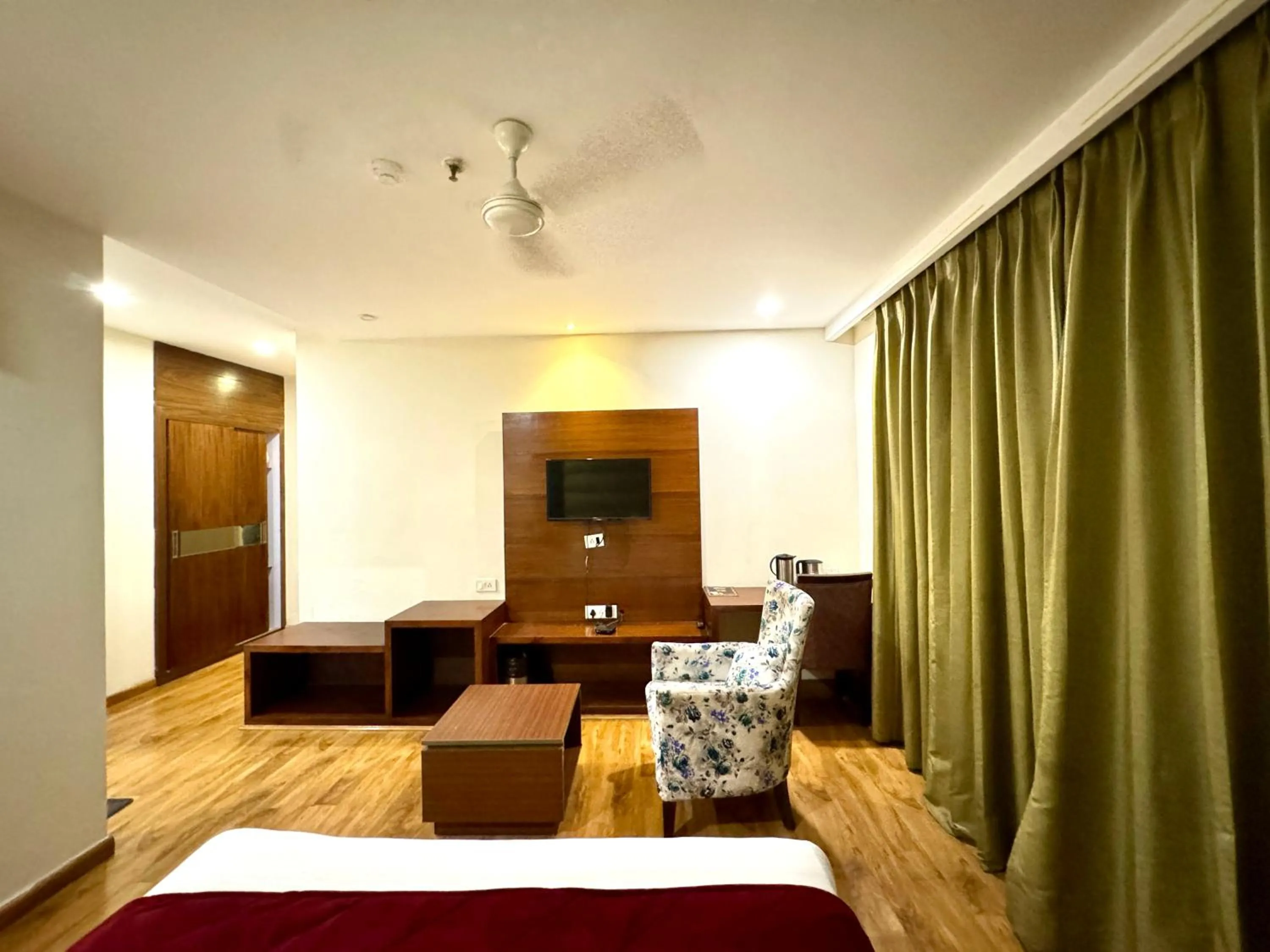 Bedroom, Bed in Hotel Bahl Regency