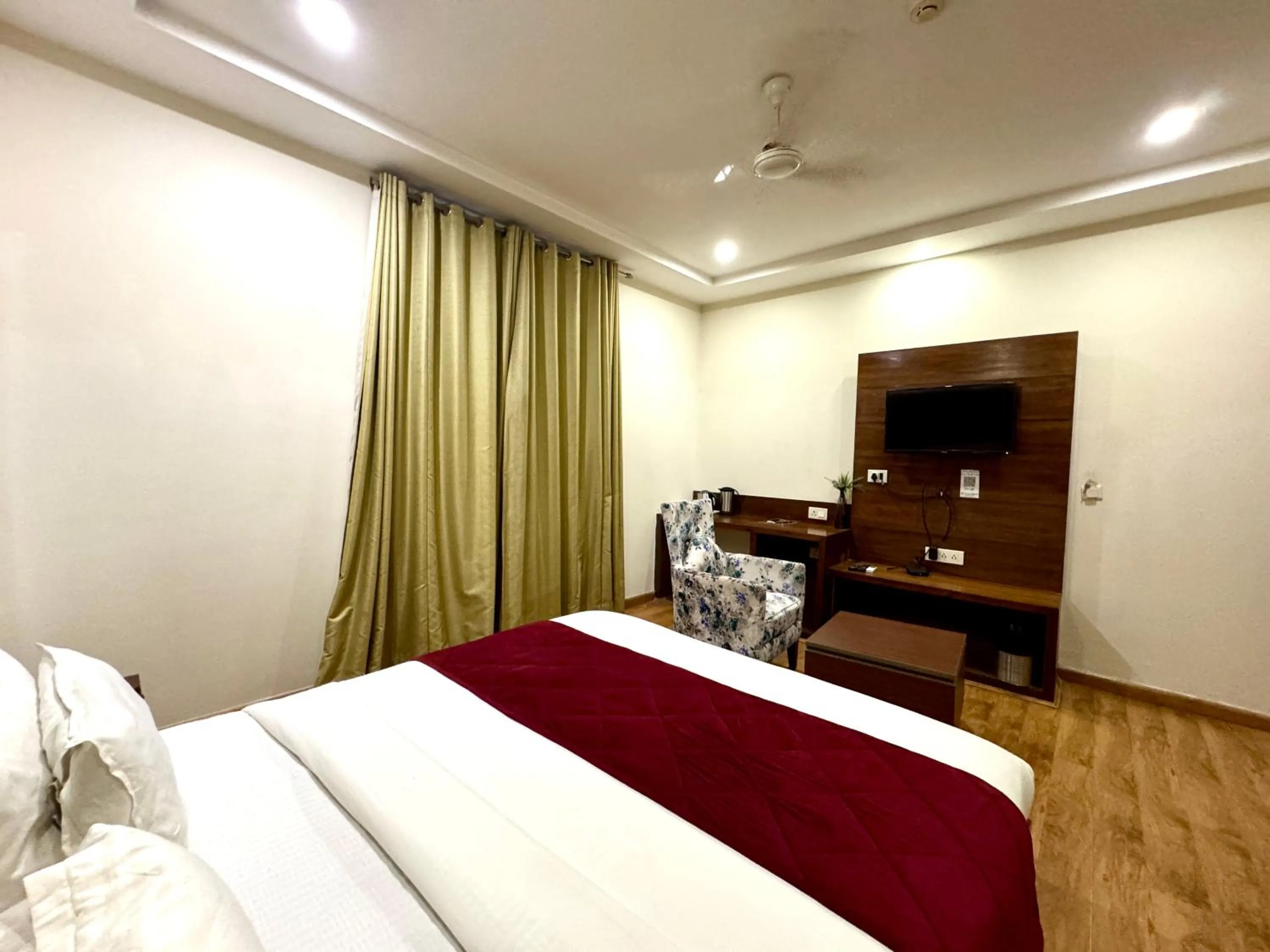 Bedroom, Bed in Hotel Bahl Regency