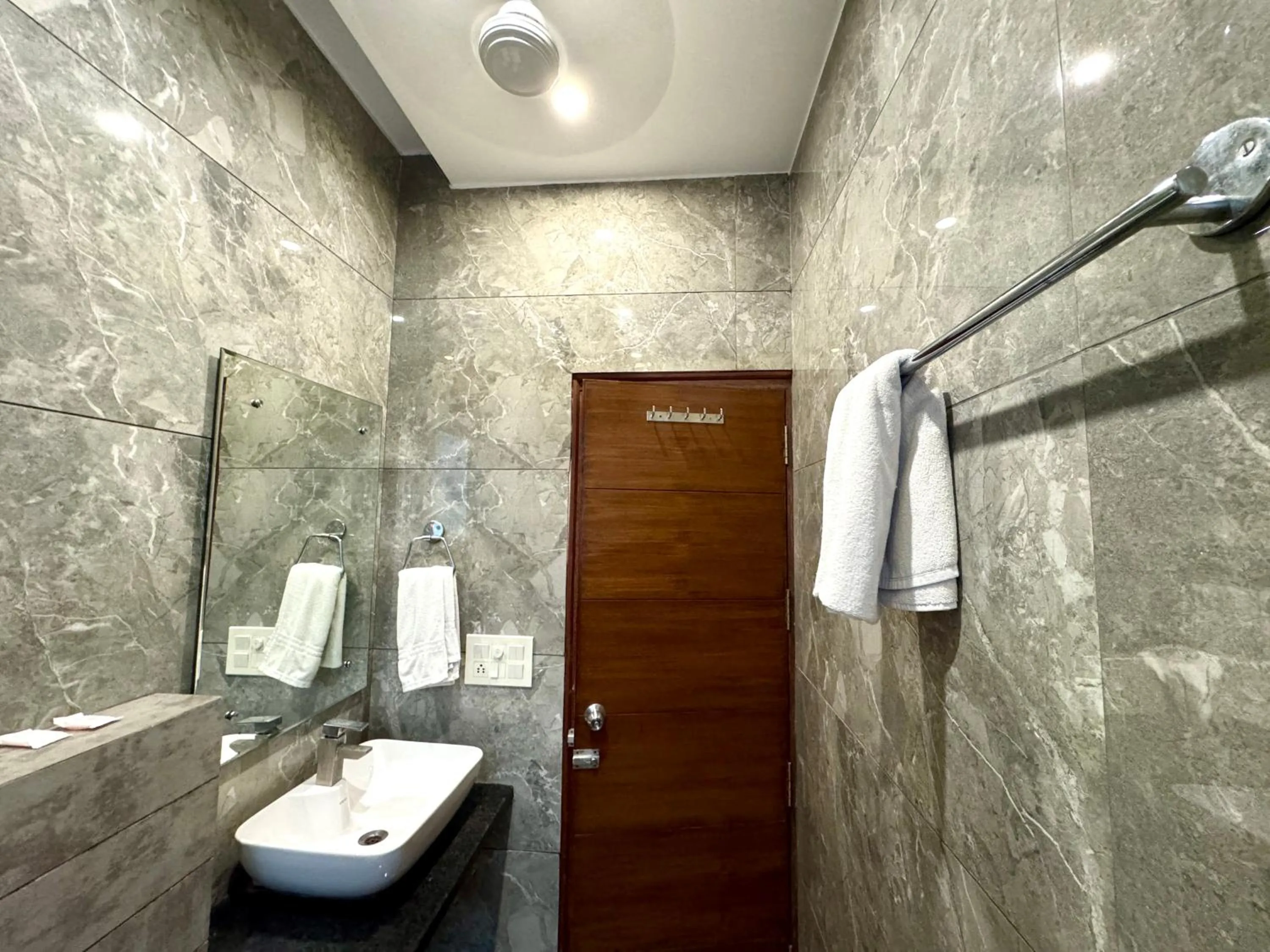 Toilet in Hotel Bahl Regency