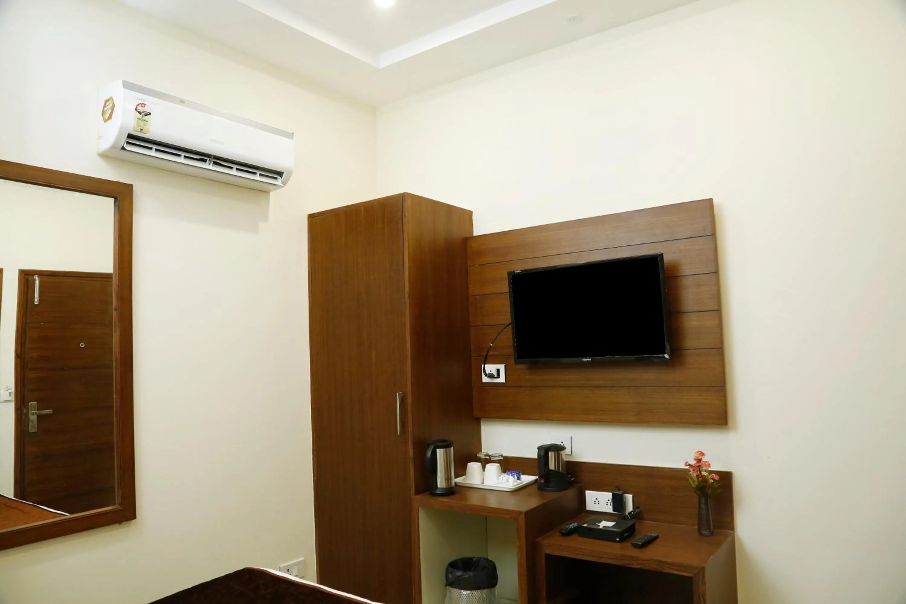 TV and multimedia in Hotel Bahl Regency
