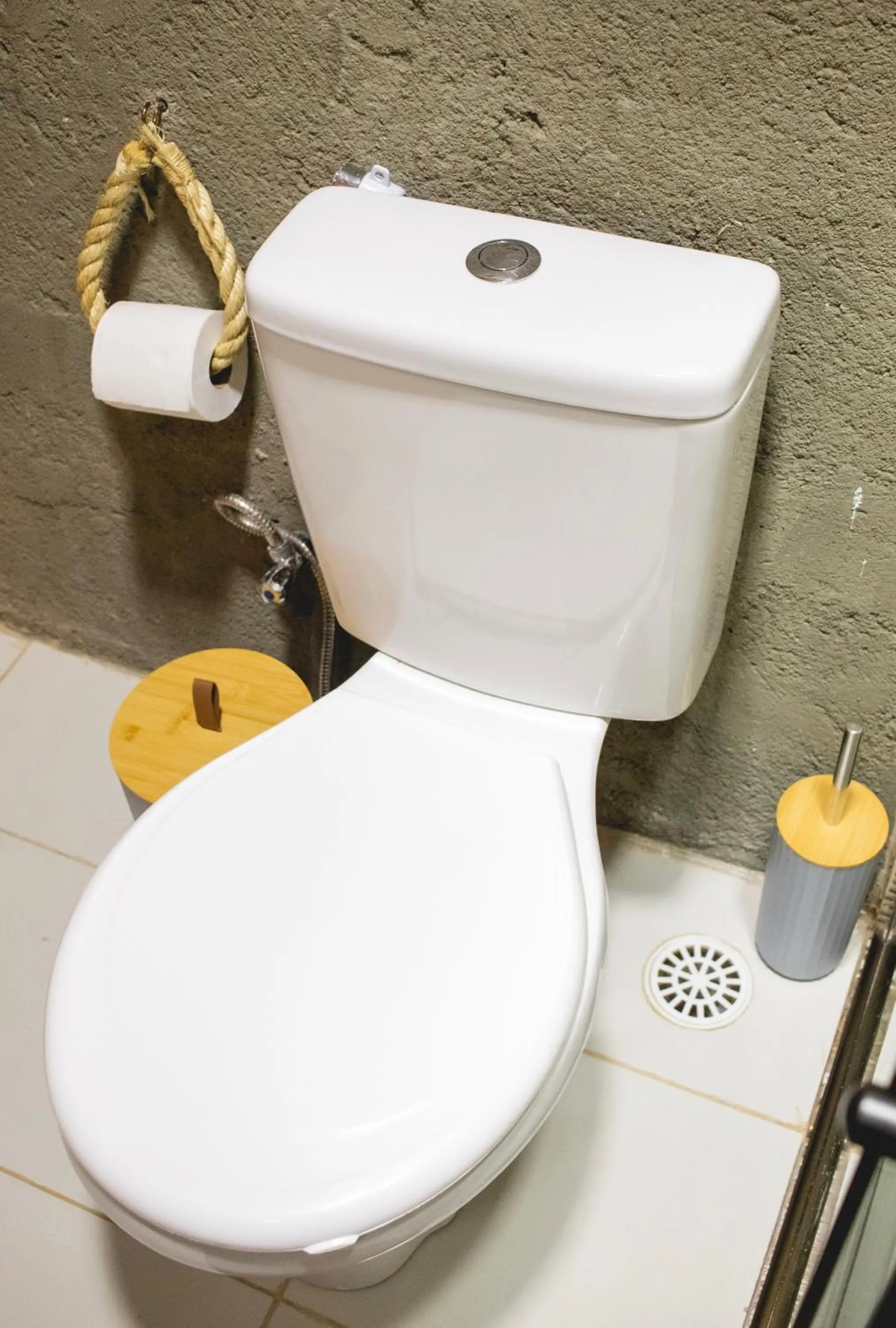 Toilet in Vila Malie milagres