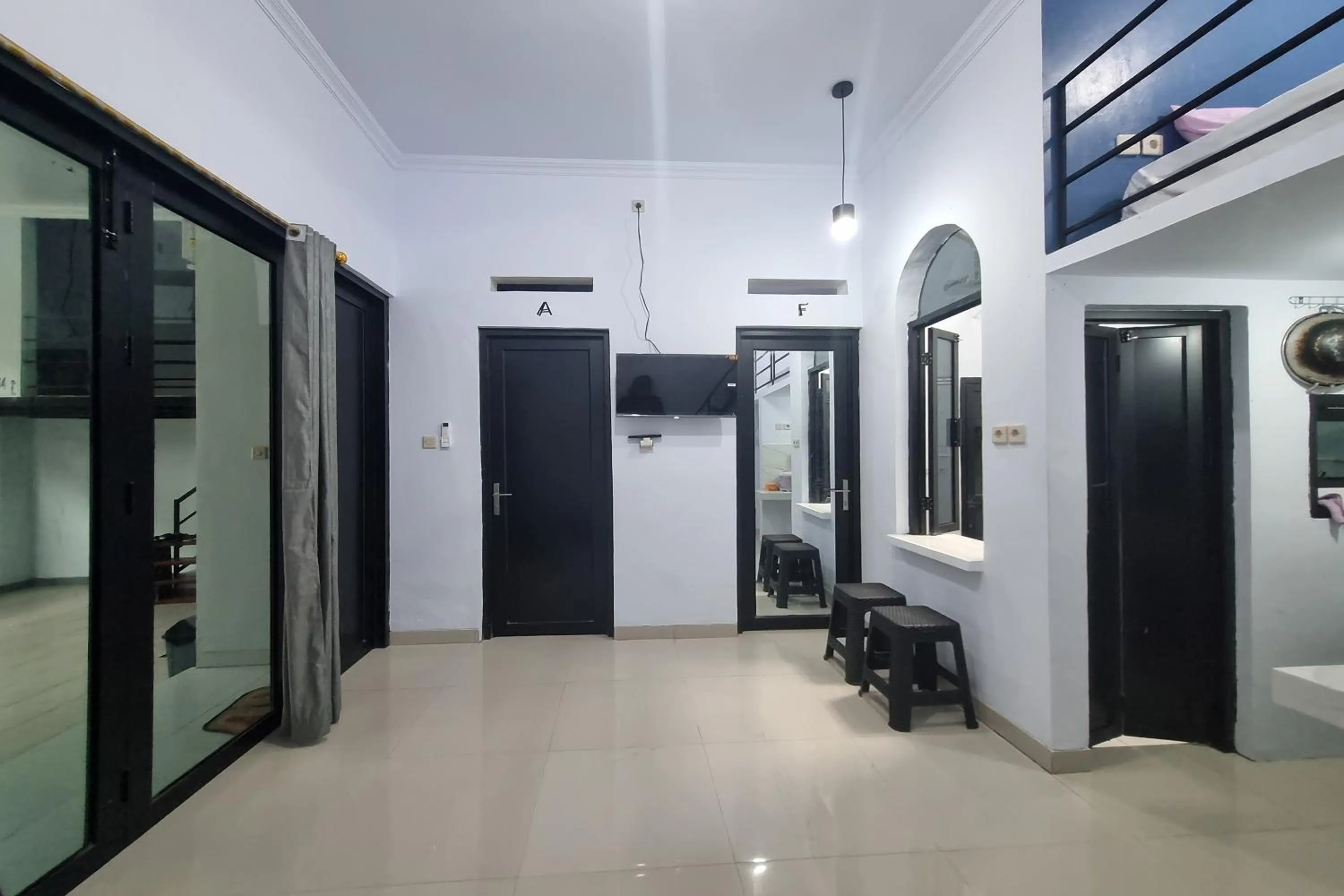 Photo of the whole room in Ardafa Inn & Villa