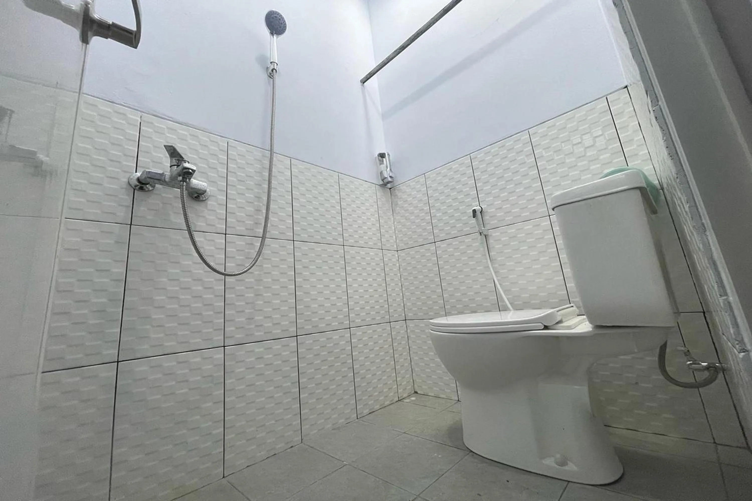 Shower in Ardafa Inn & Villa