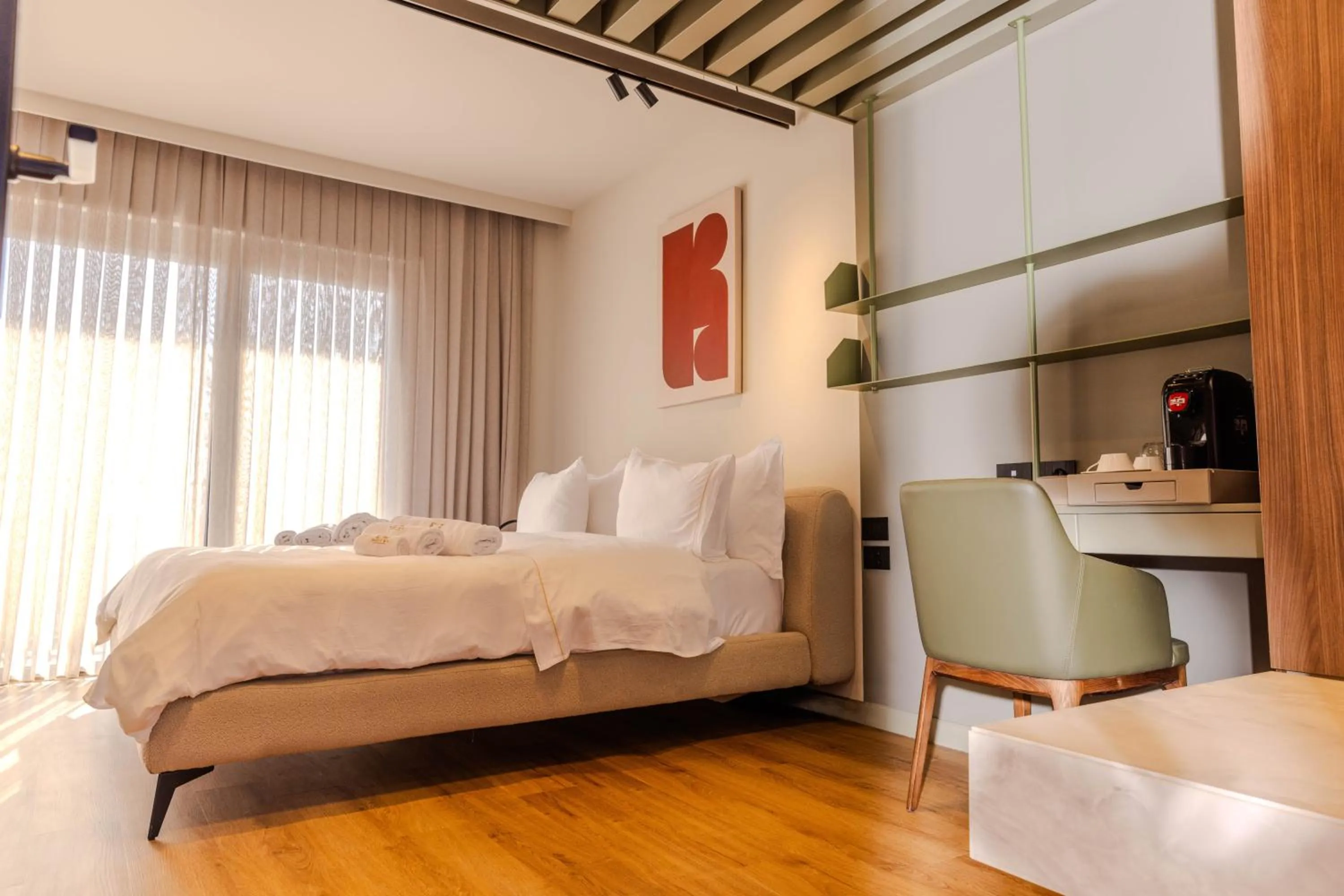 Photo of the whole room, Bed in Si Hotel Tirana