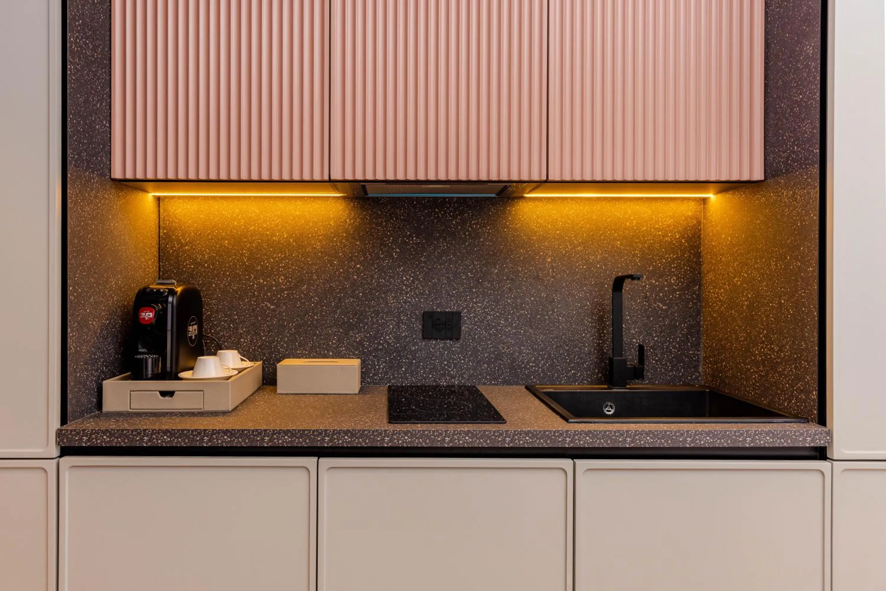 kitchen in Si Hotel Tirana