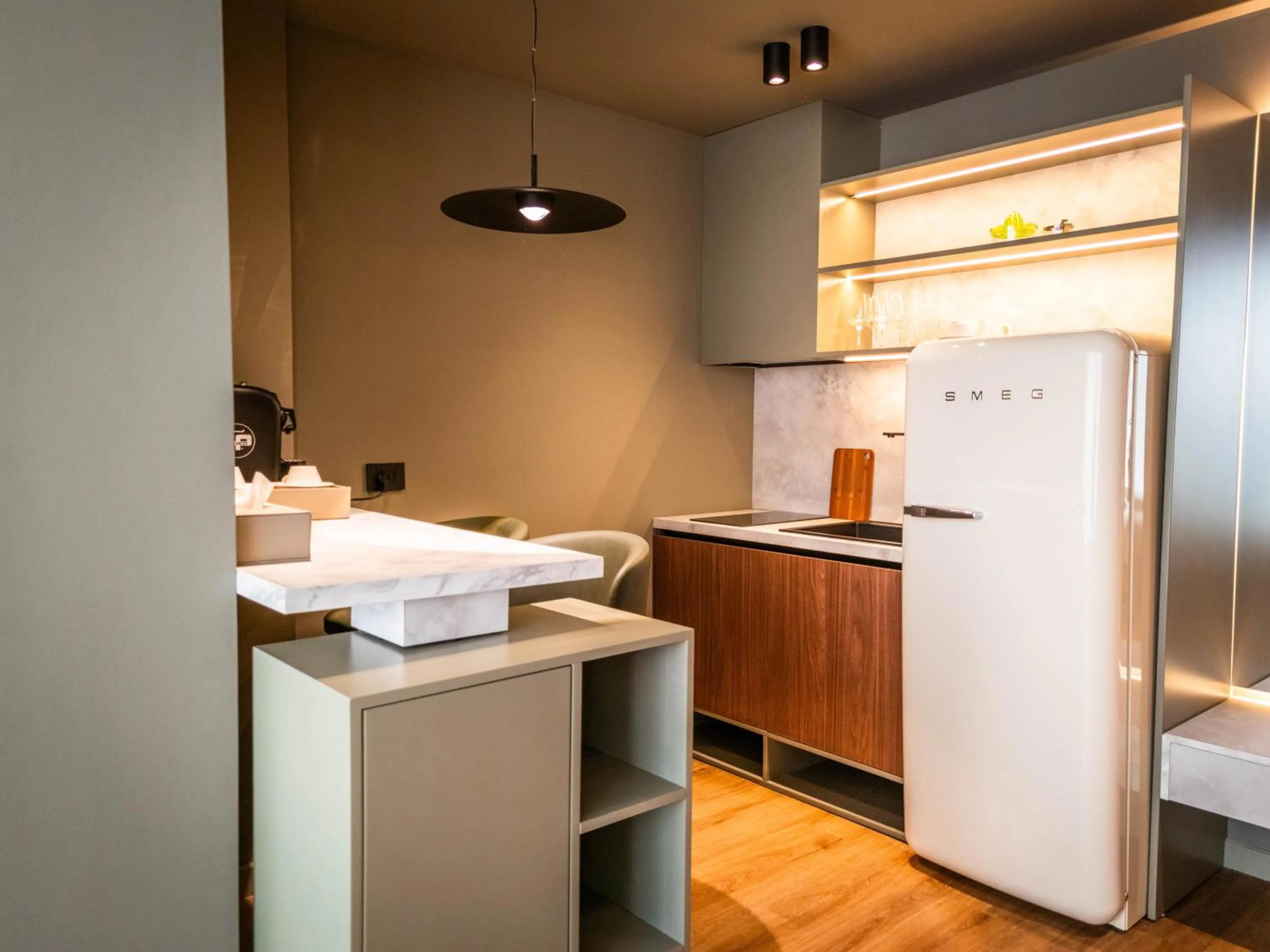 kitchen in Si Hotel Tirana