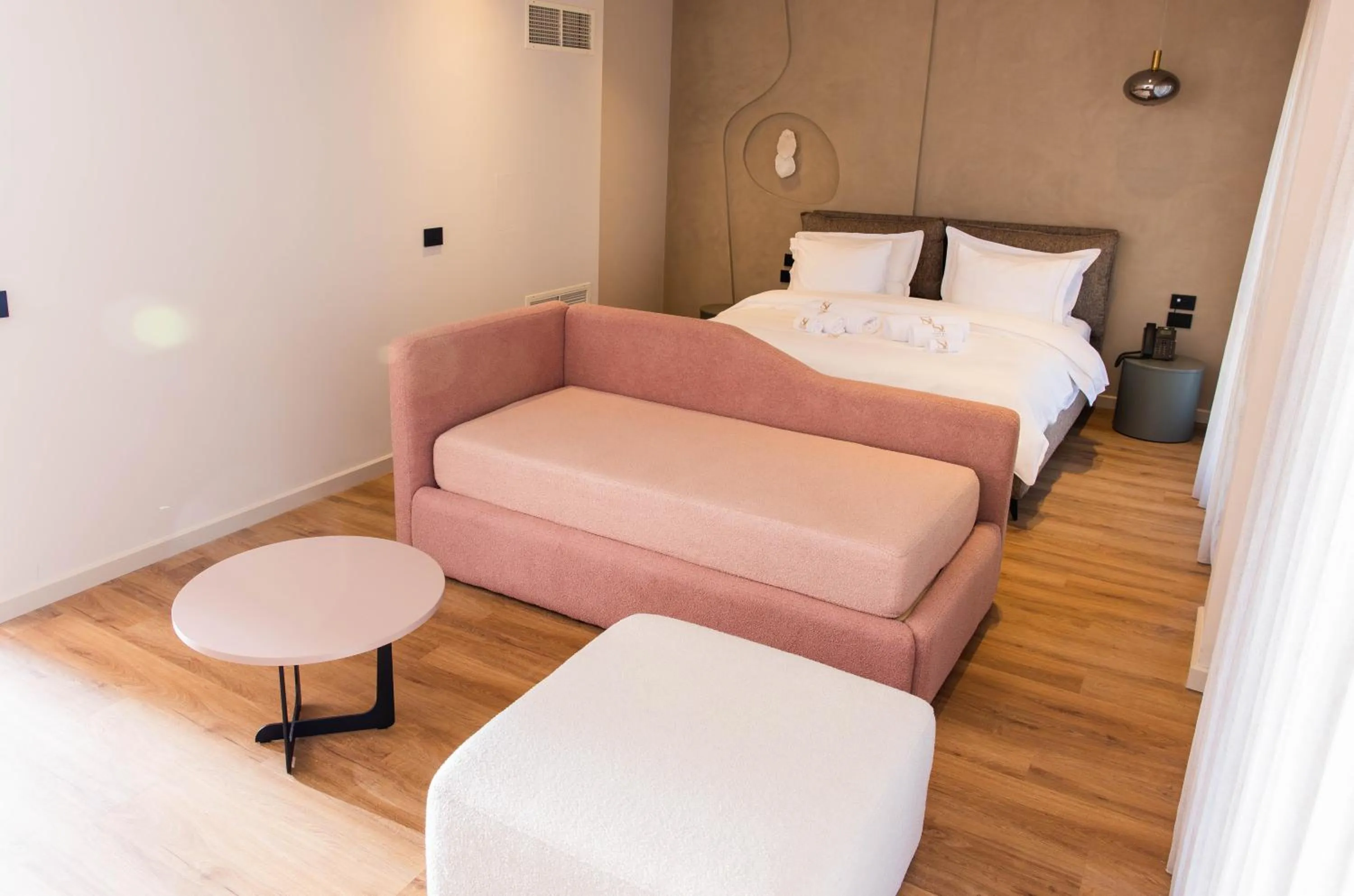 View (from property/room), Bed in Si Hotel Tirana