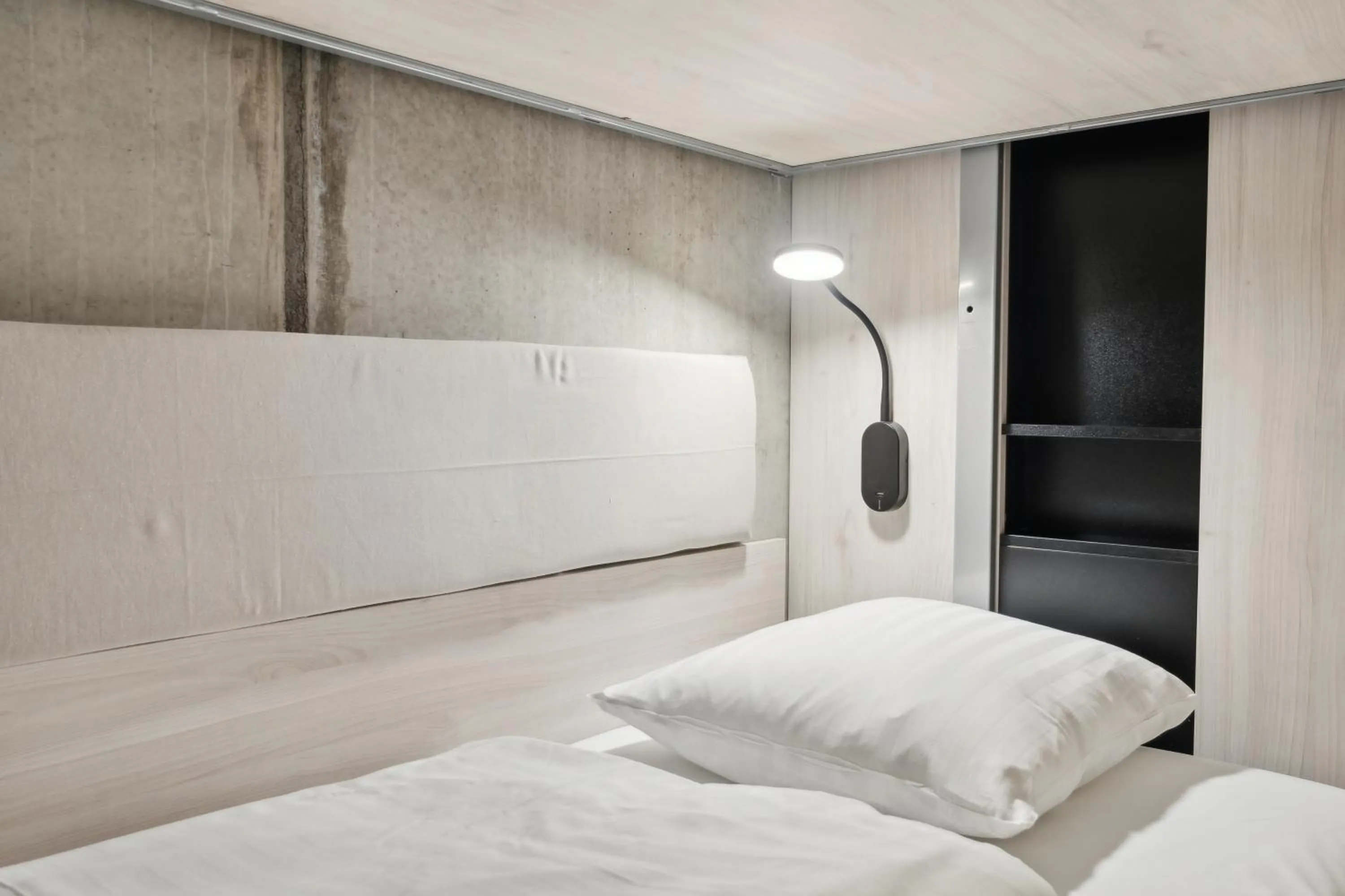 Bed in Hotel Fyrtøjet - We give less You save more