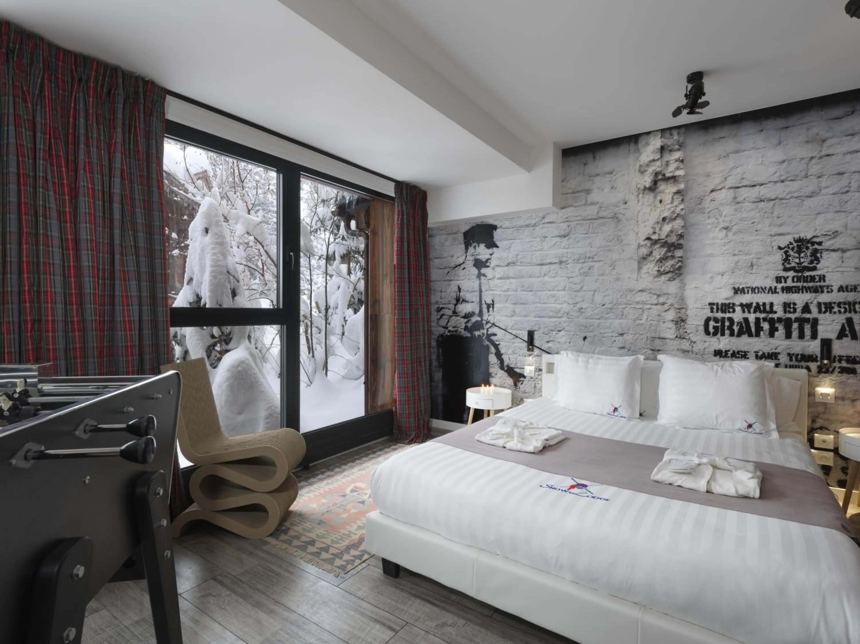Photo of the whole room, Bed in Snow Lodge Hotel Courchevel 1850