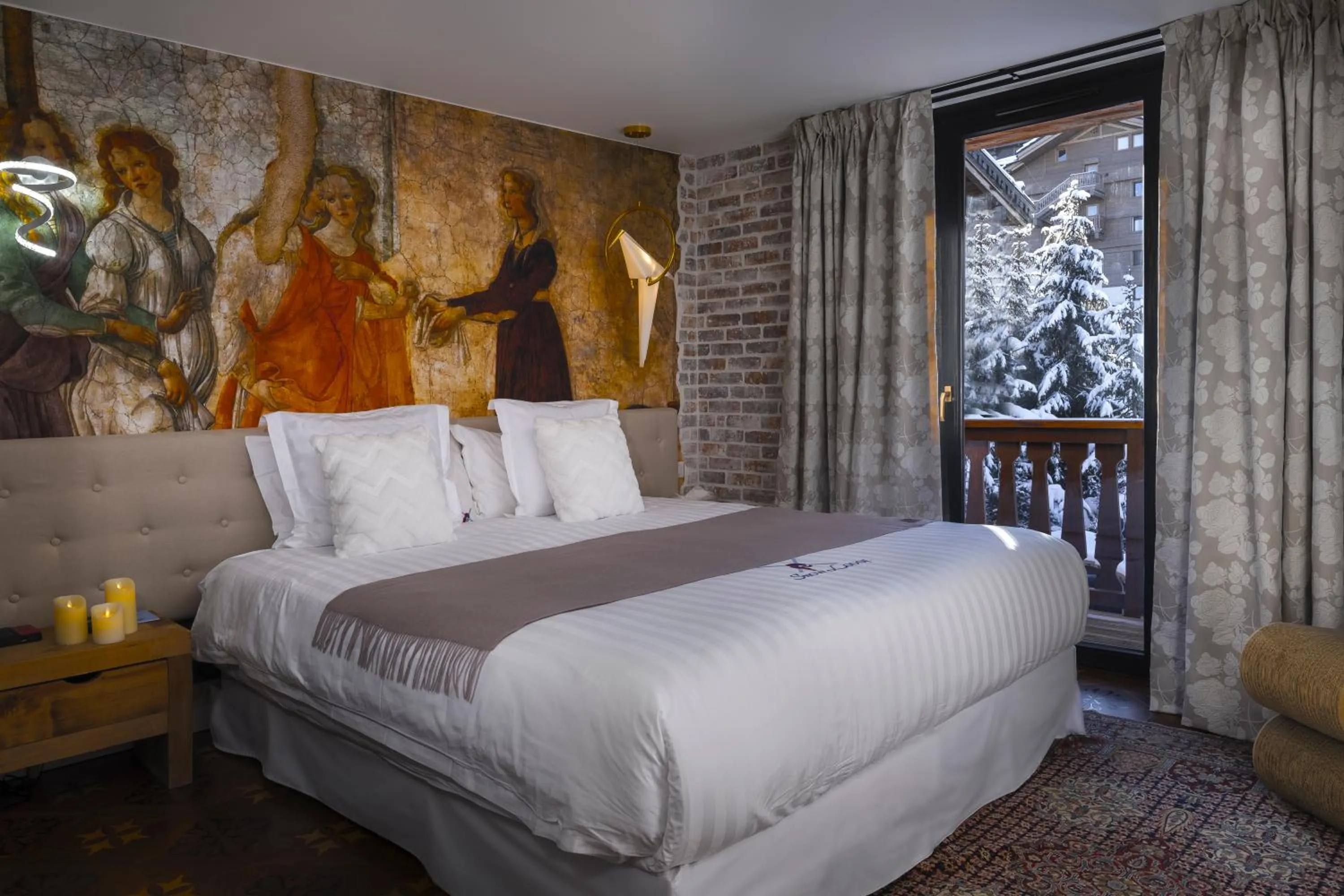 Photo of the whole room, Bed in Snow Lodge Hotel Courchevel 1850