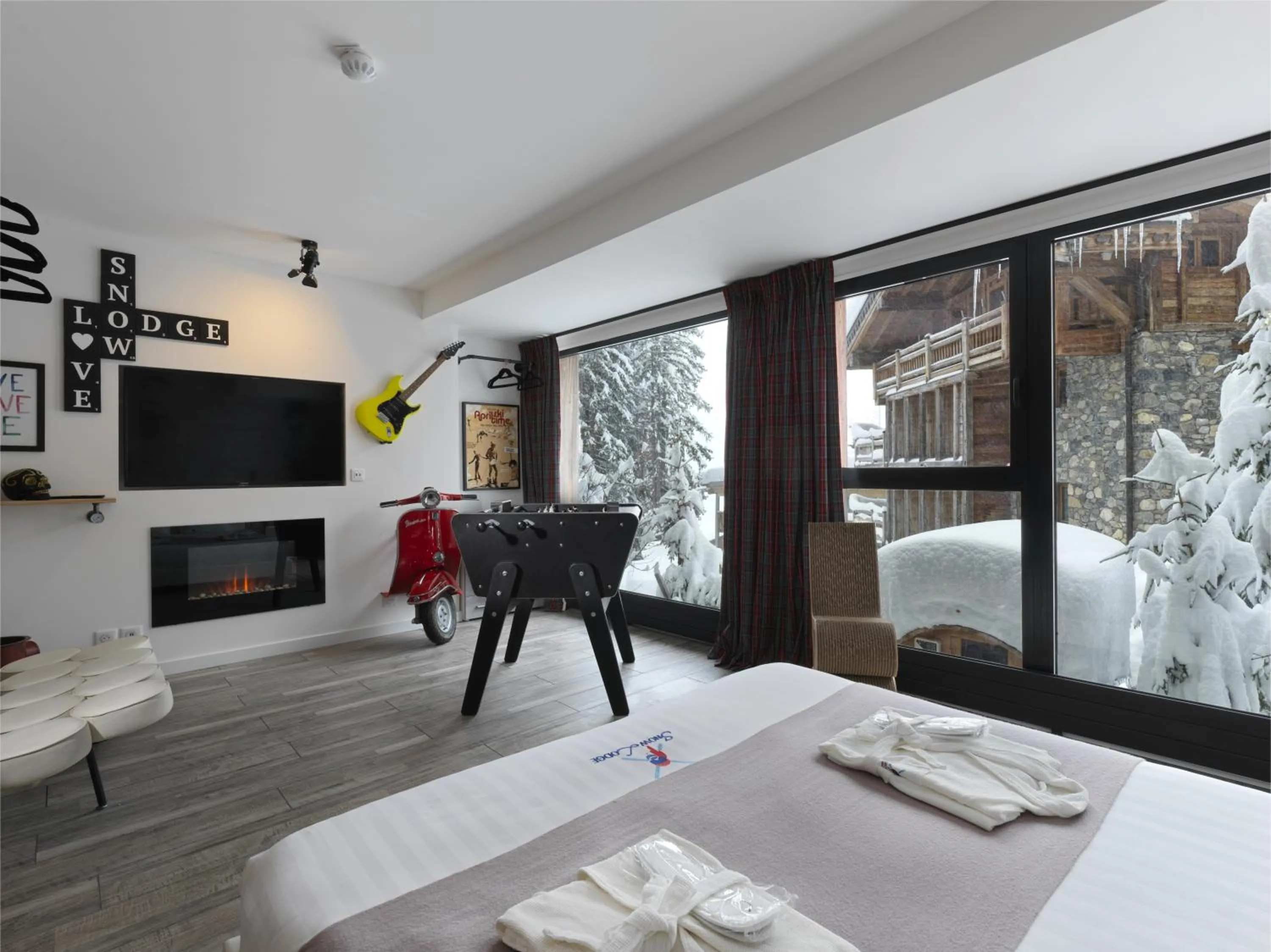 Photo of the whole room, Bed in Snow Lodge Hotel Courchevel 1850