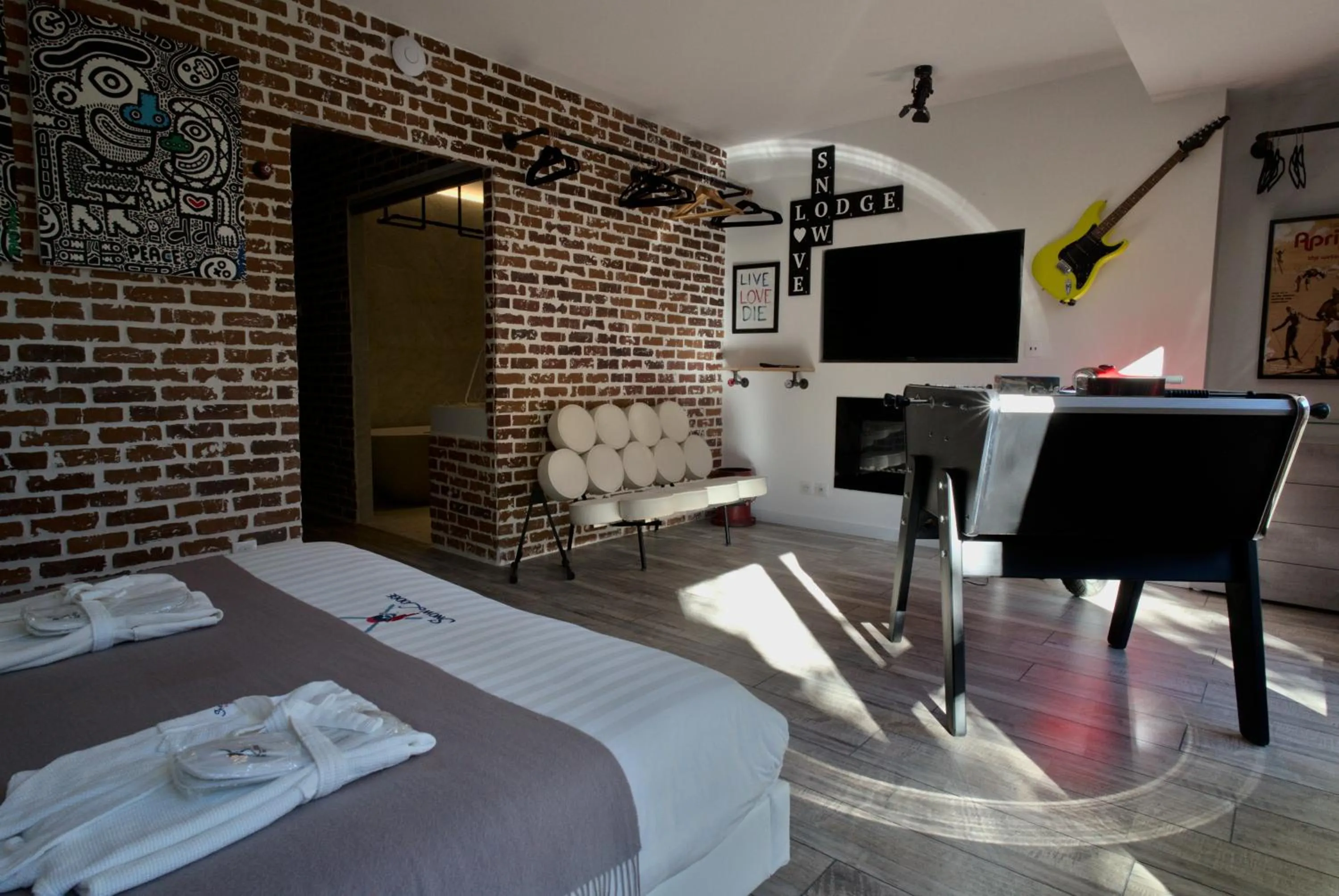 Bedroom, Bed in Snow Lodge Hotel Courchevel 1850