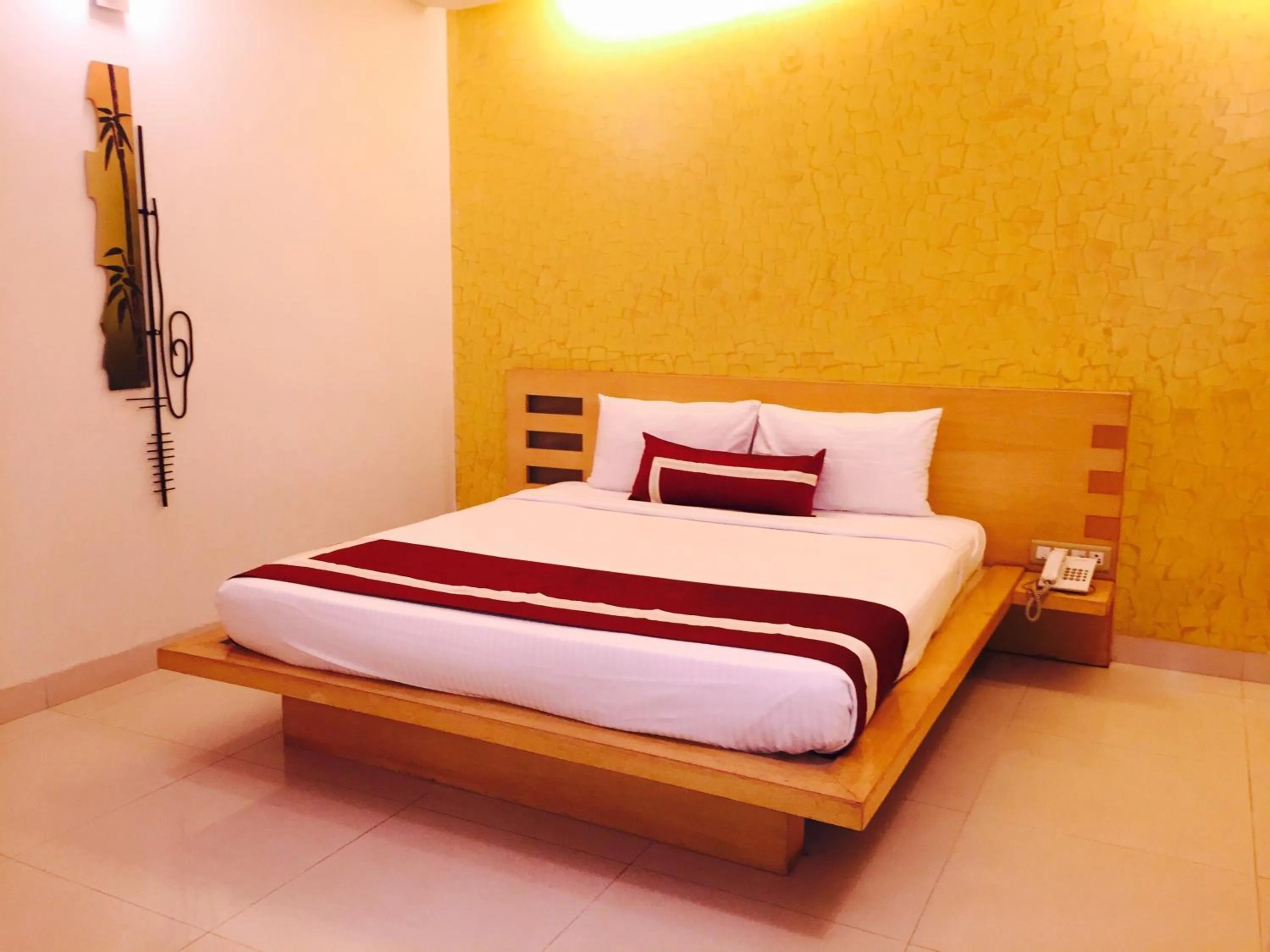 Photo of the whole room, Bed in Octave Hotel & Spa - Marathahalli